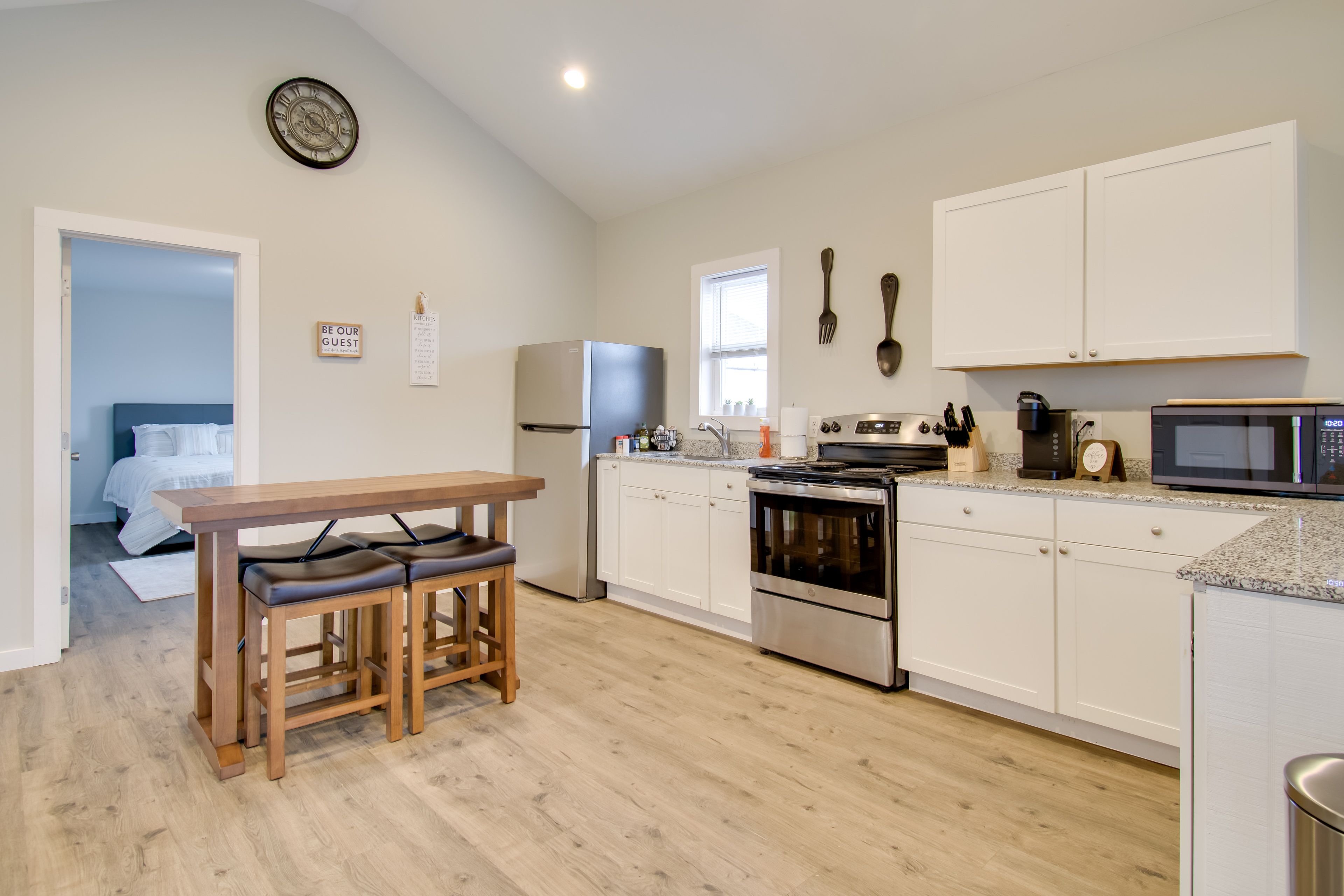 Kitchen | Dining Table