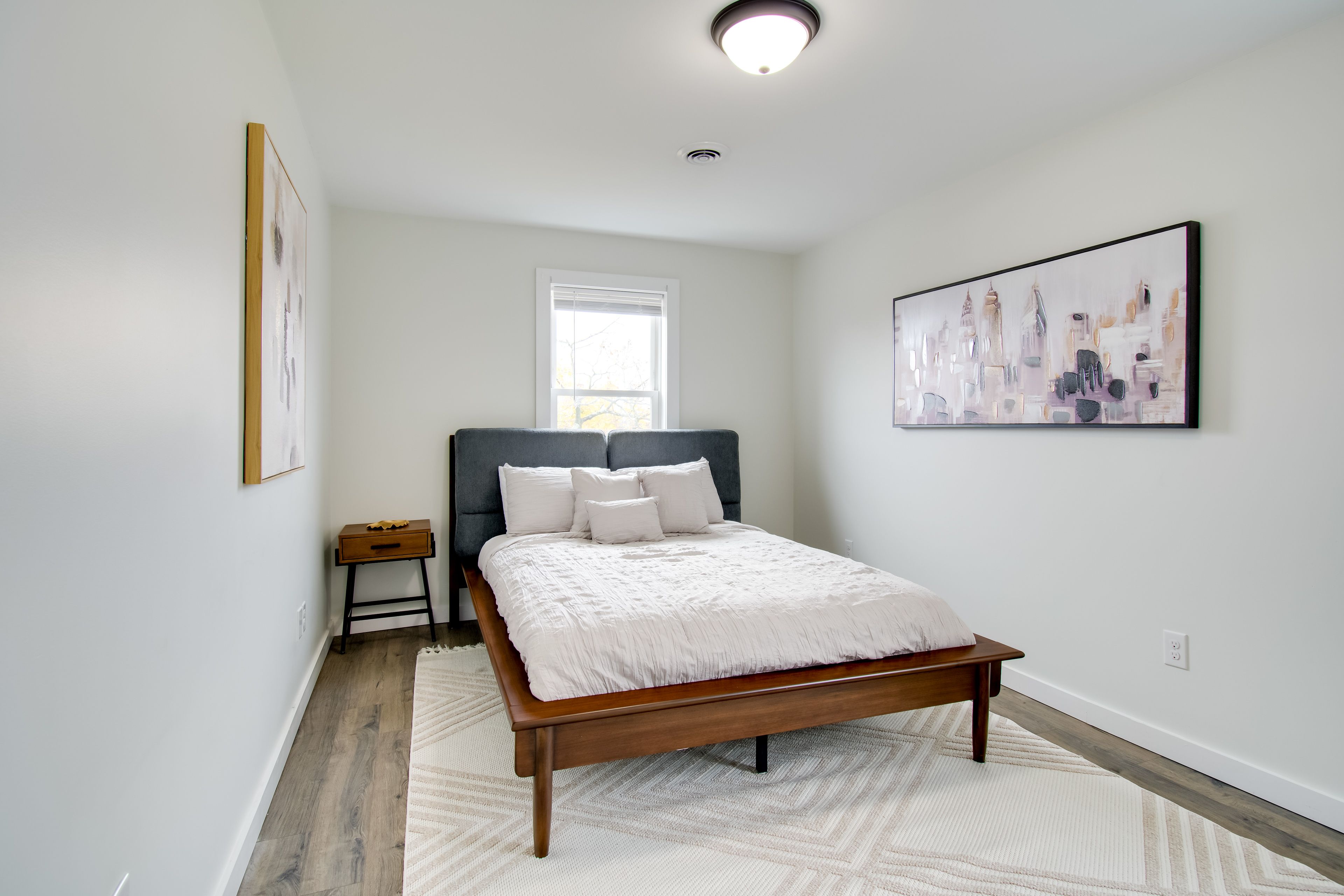 Bedroom 1 | Queen Bed
