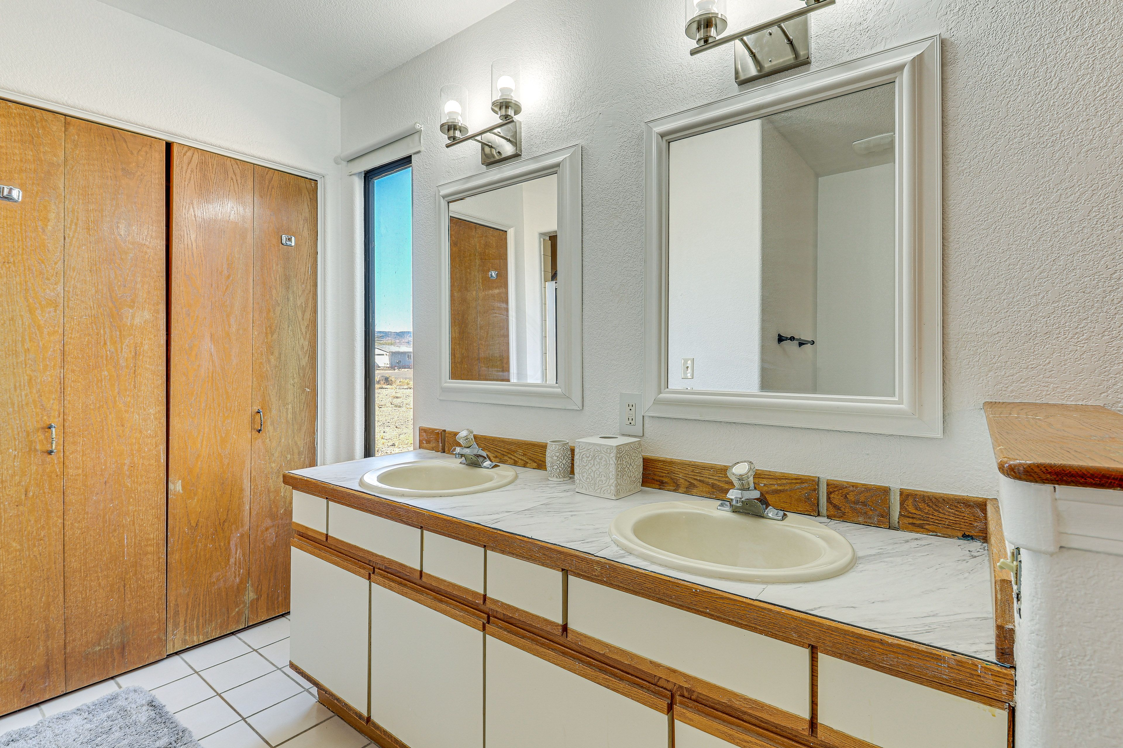 En-Suite Bathroom | Towels Provided