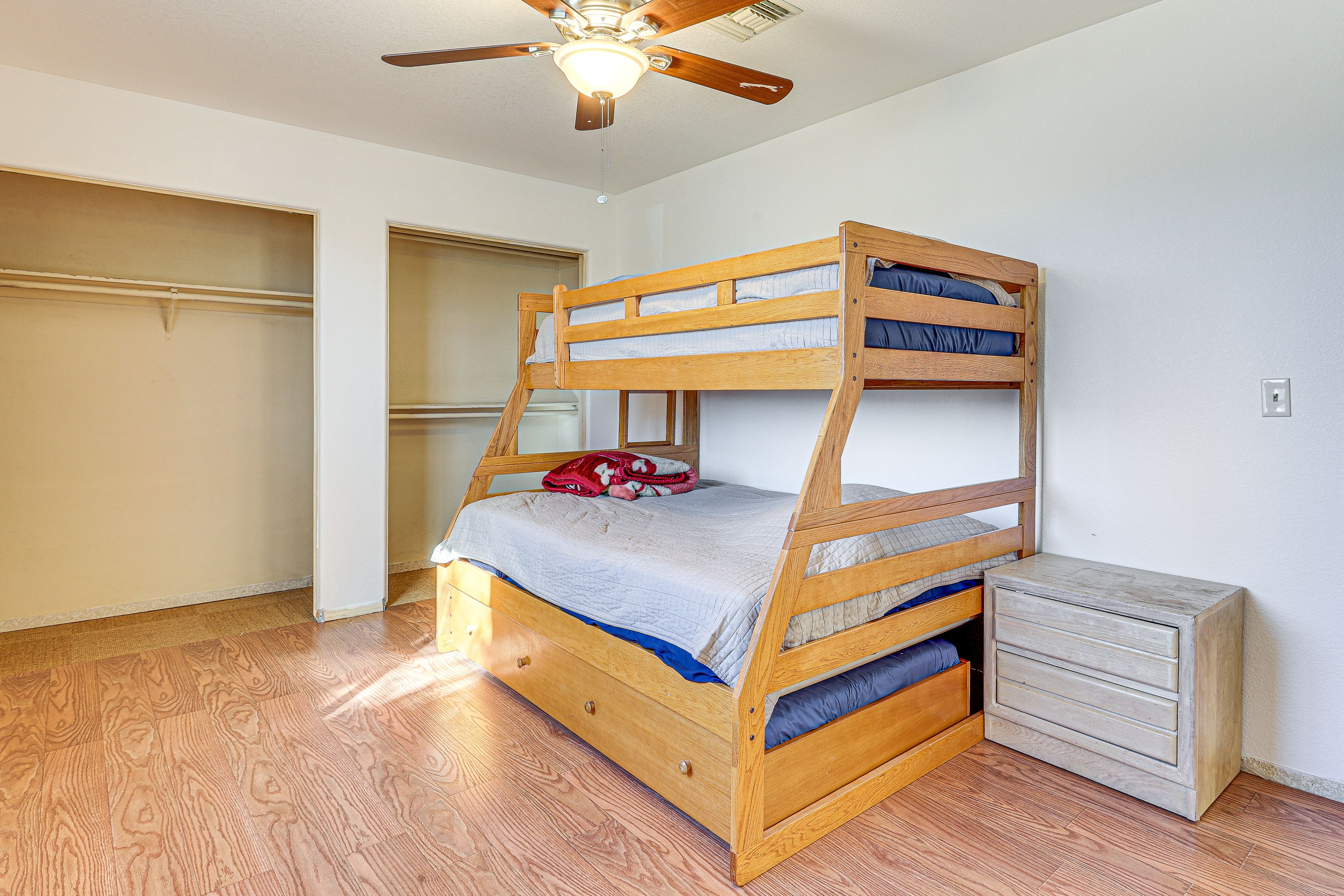Bedroom 3 | Twin/Full Bunk Bed w/ Twin Trundle