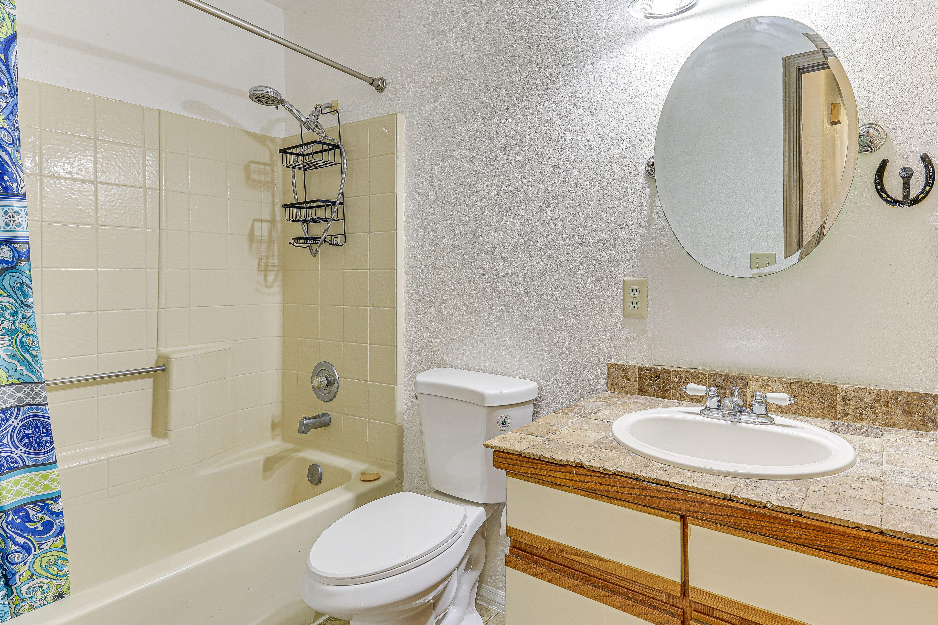 Full Bathroom | Complimentary Toiletries
