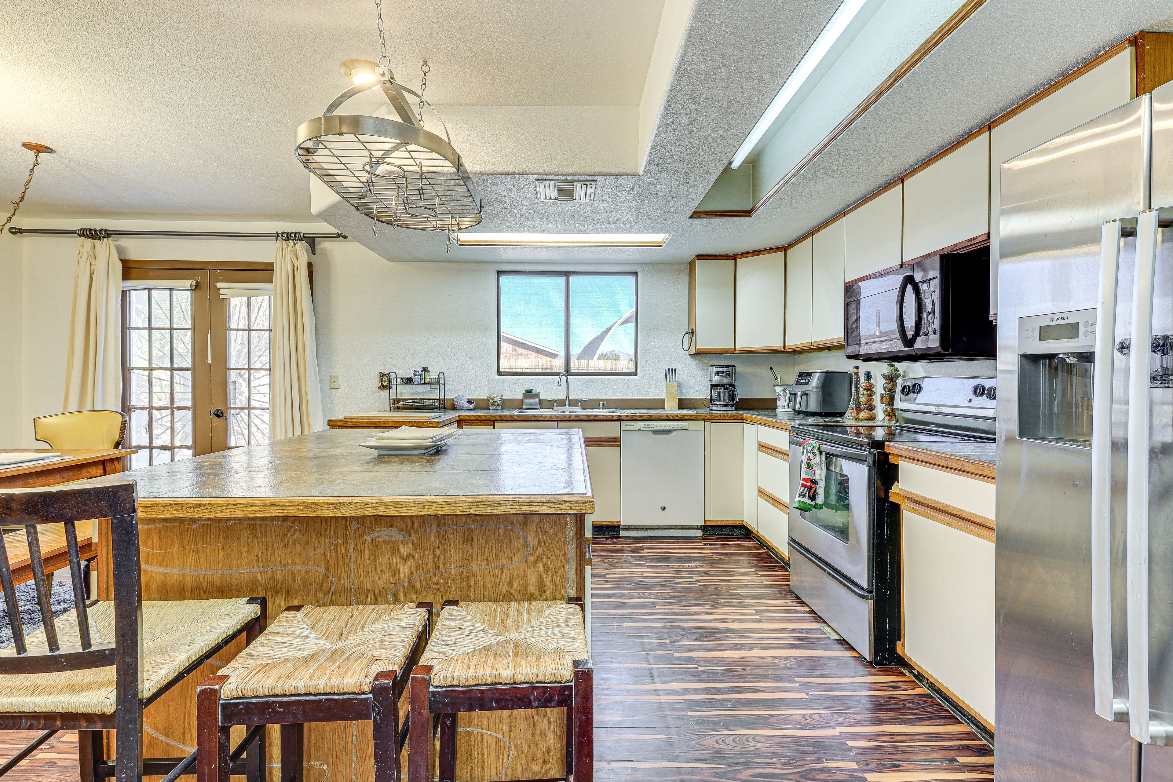 Kitchen | Dishwasher | Drip Coffee Maker | Air Fryer