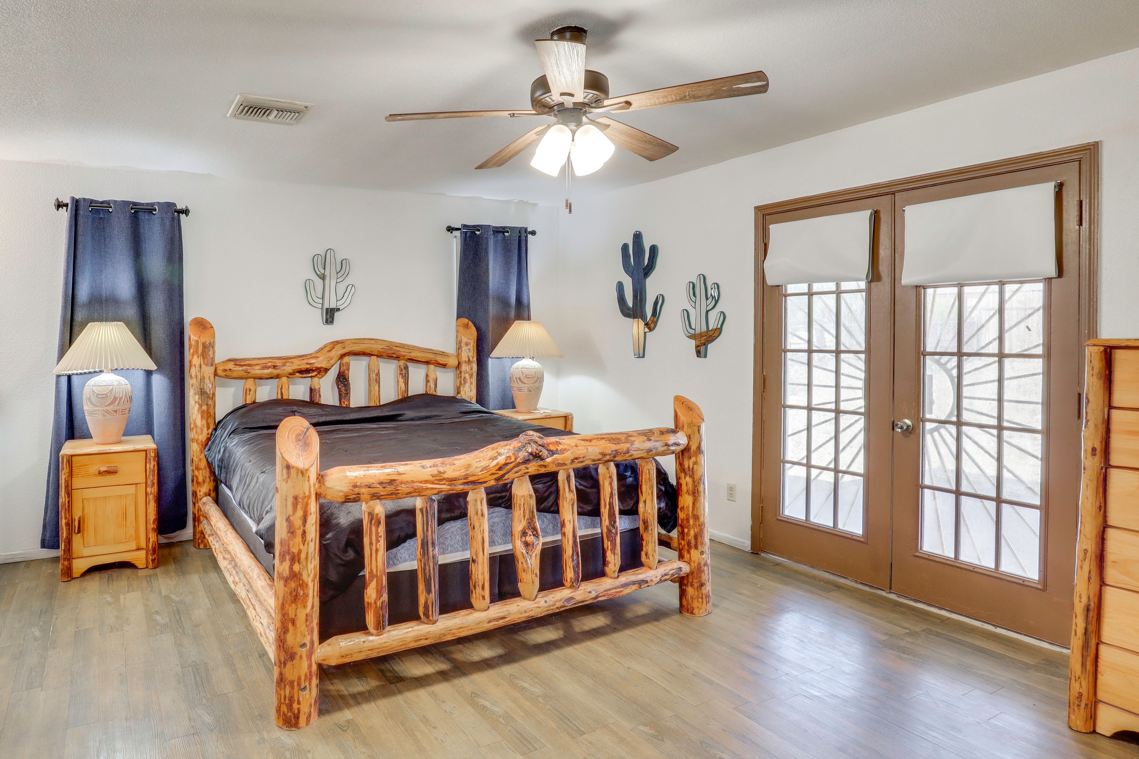Bedroom 1 | California King Bed | Linens Provided | En-Suite Bathroom