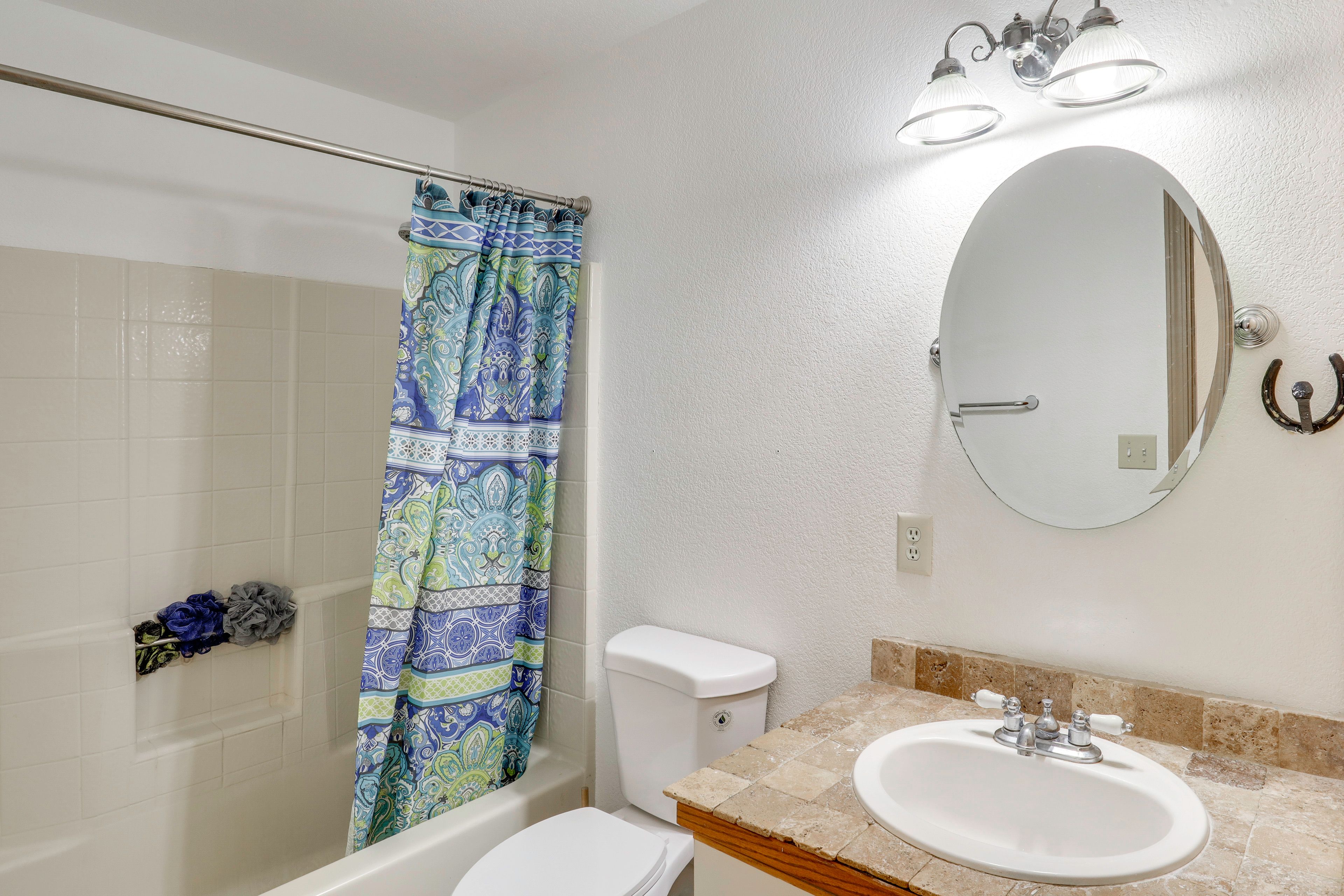 Full Bathroom | Complimentary Toiletries