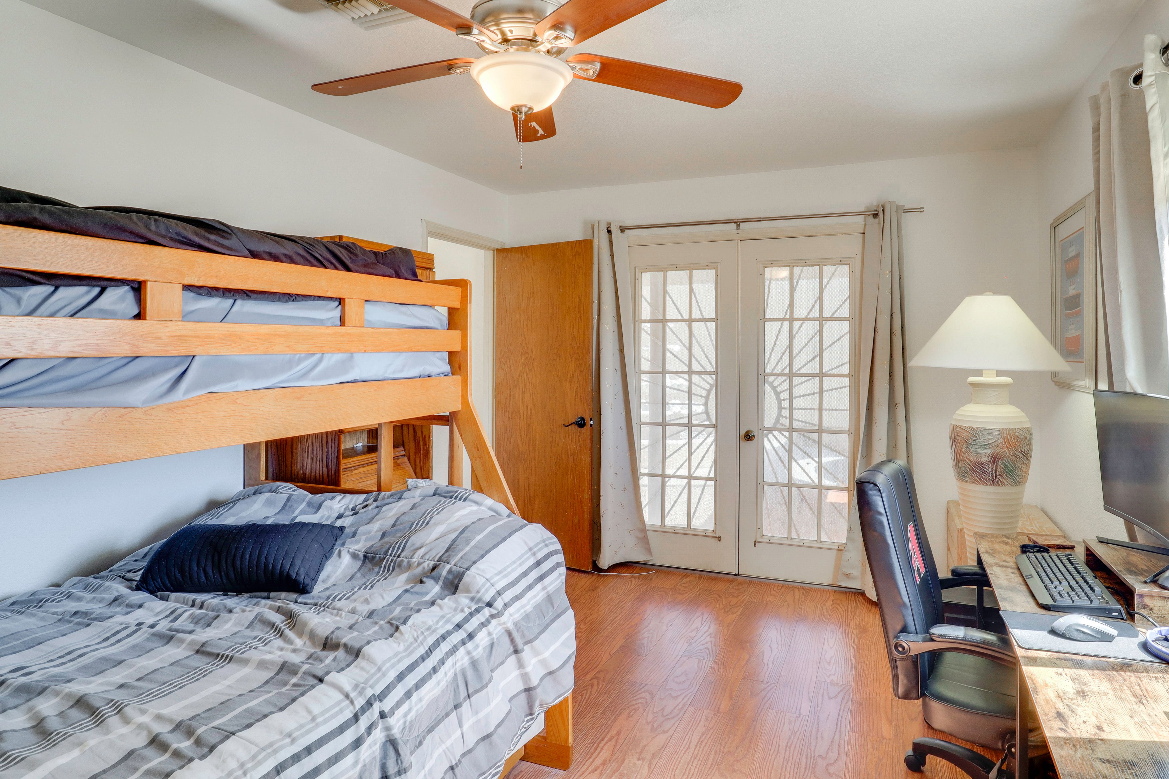 Bedroom 3 | Twin/Full Bunk Bed w/ Twin Trundle | Desk