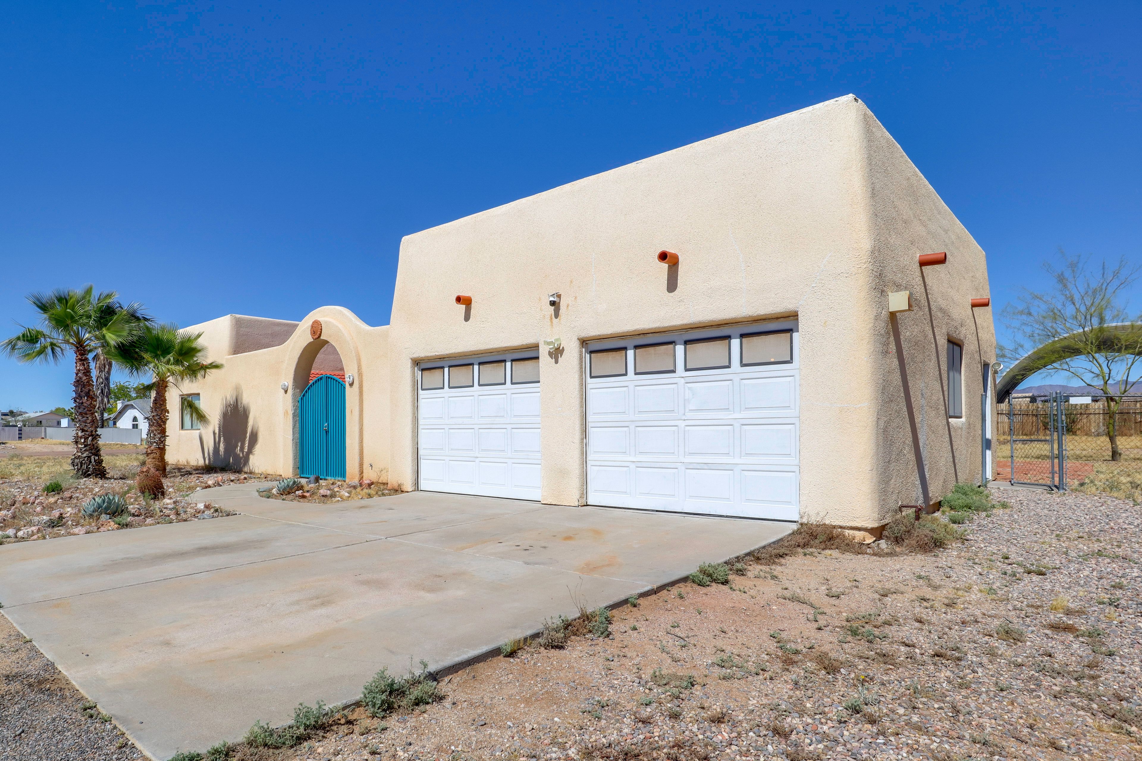 Parking | Driveway (Ample Parking) | RV/Trailer Parking Allowed