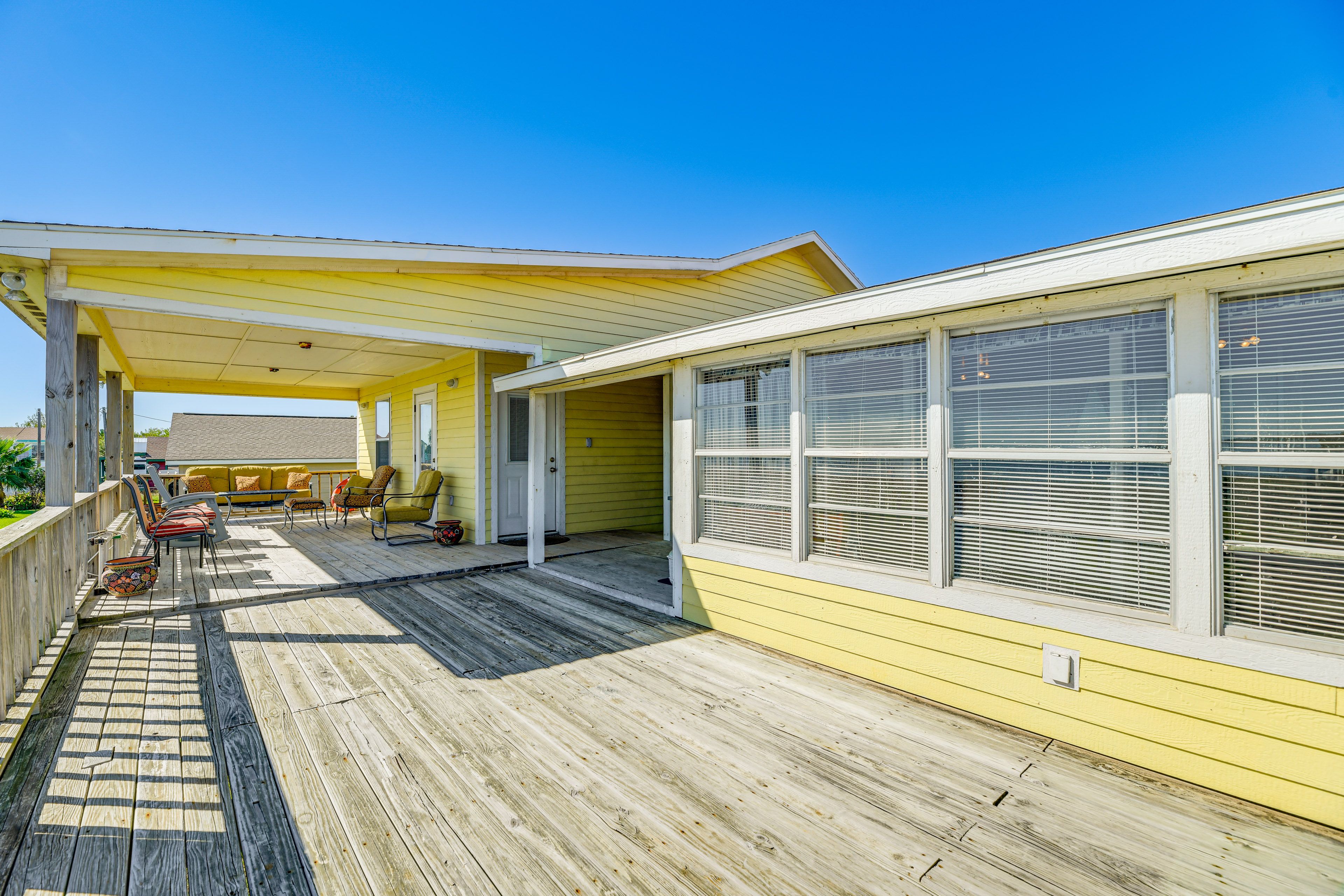 Furnished Deck