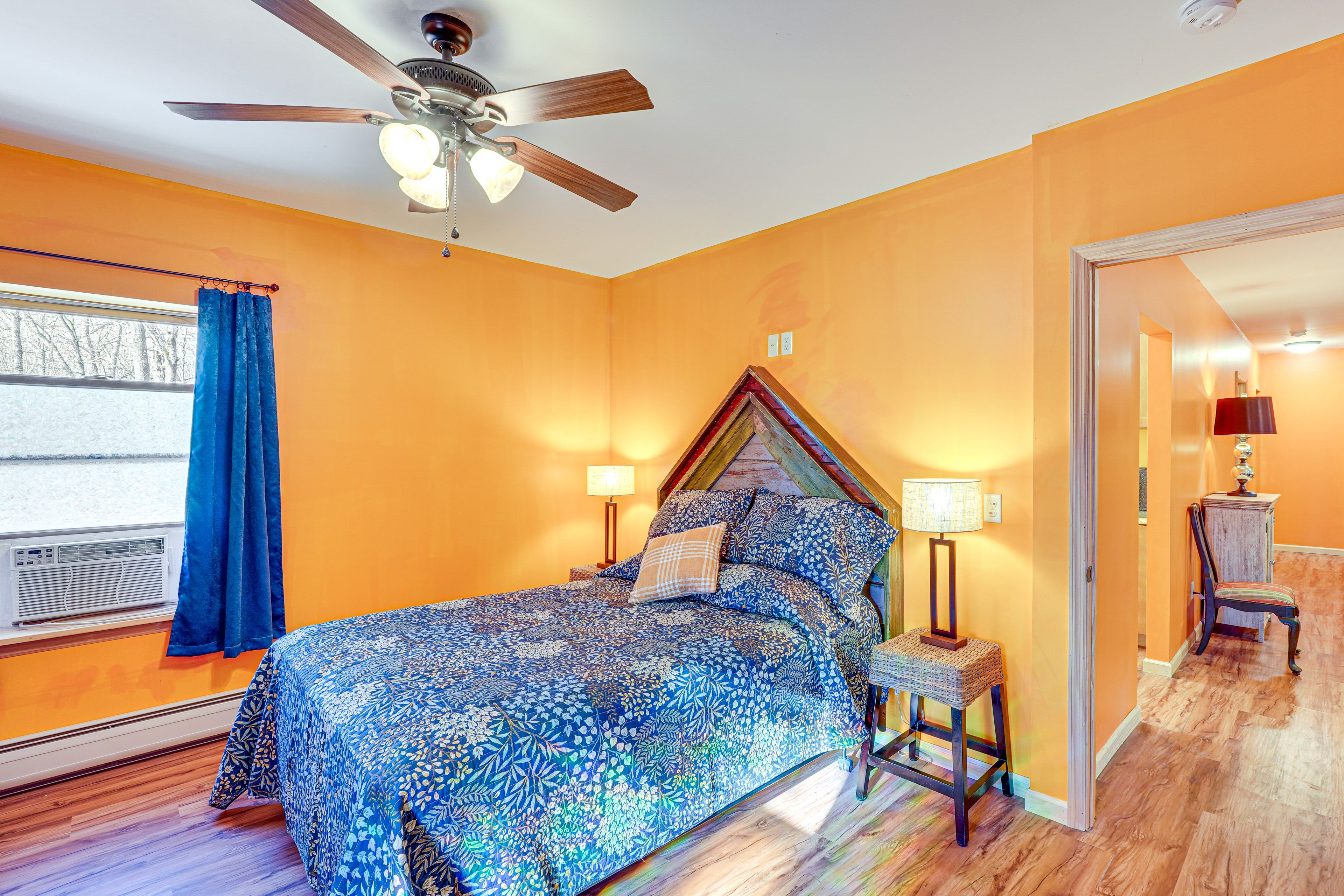 Bedroom | Queen Bed | Linens Provided