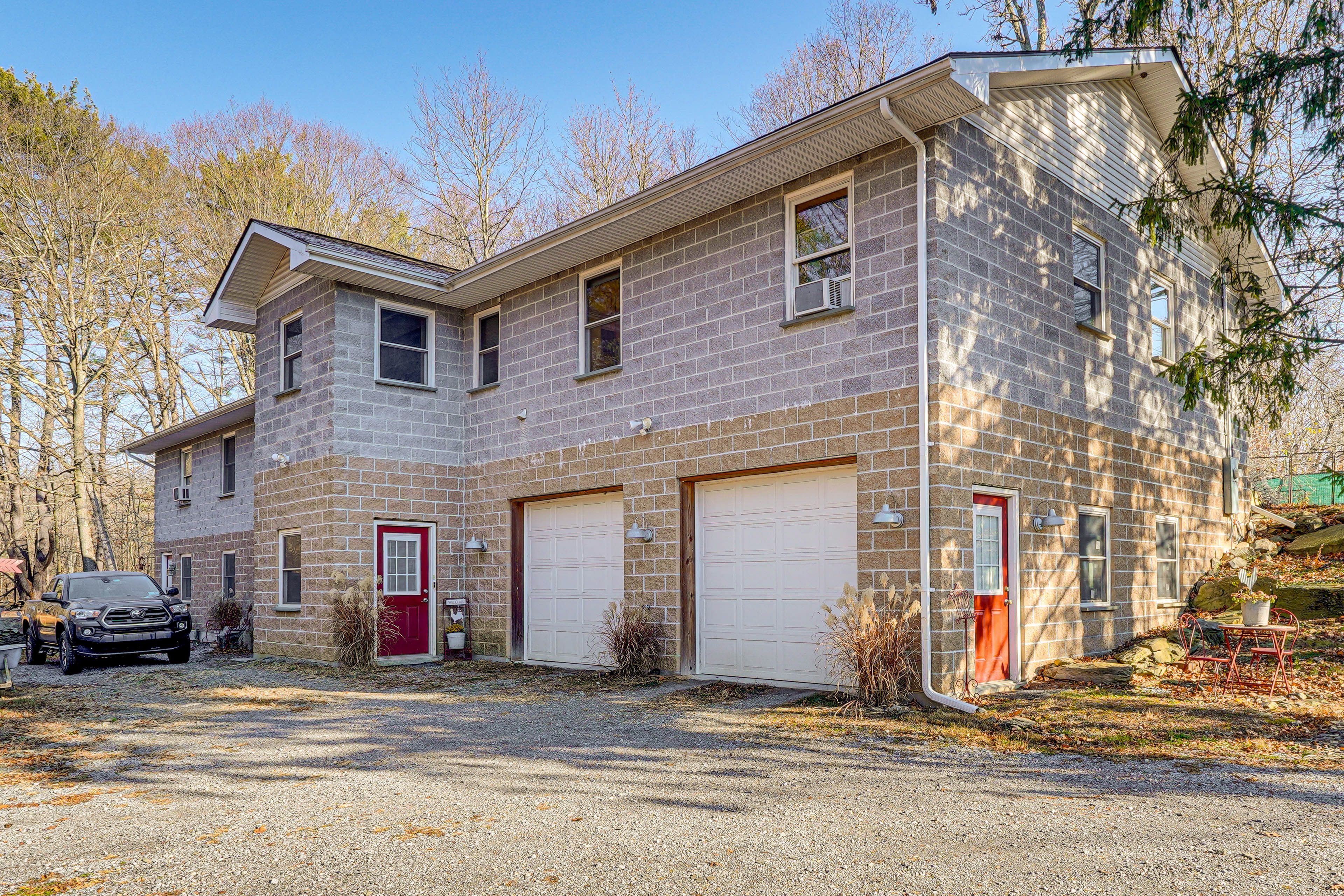 Parking | Shared Driveway (2 Vehicles)