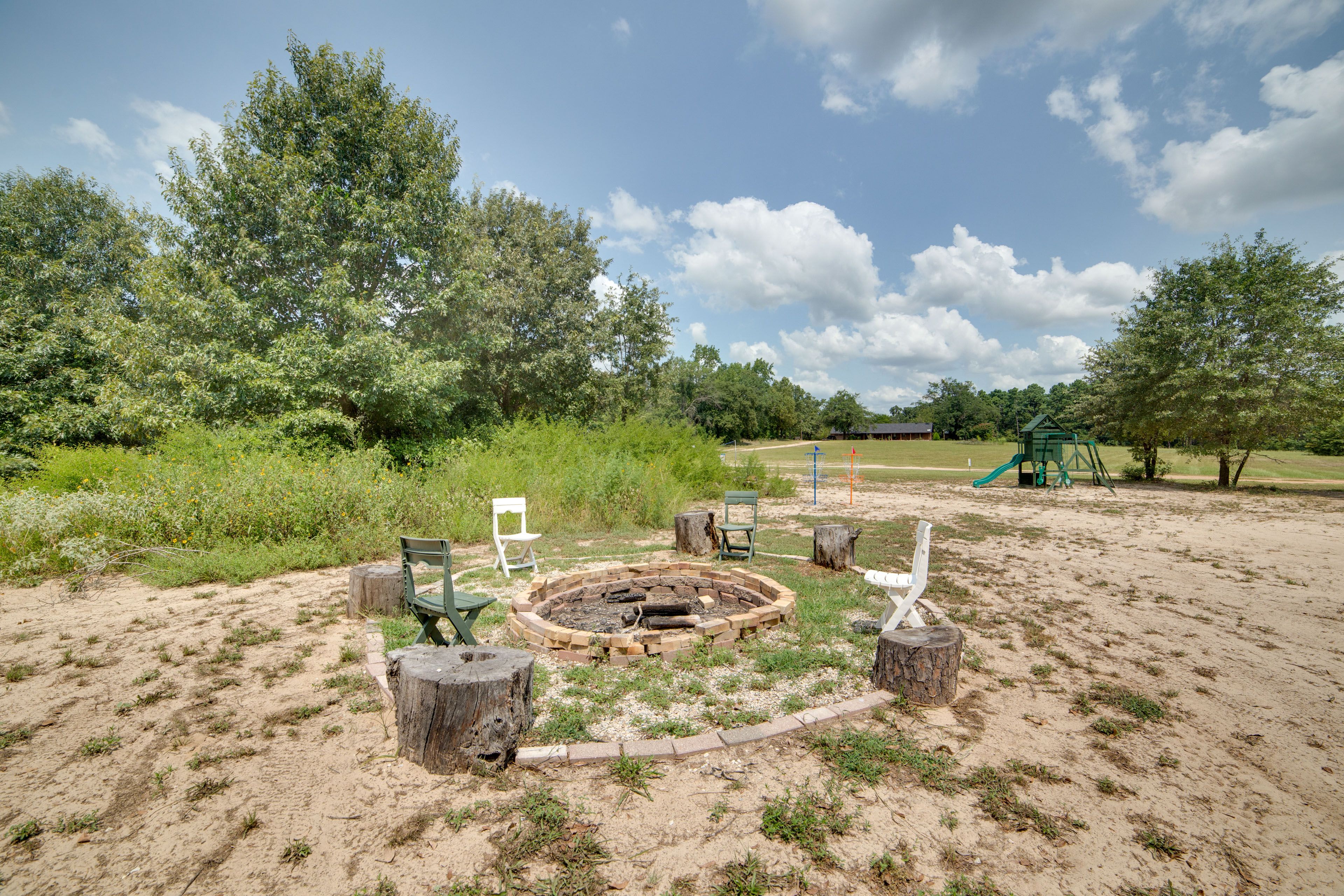 Shared Outdoor Amenities | Fire Pit | Playset | Frisbee Golf | Outdoor Games