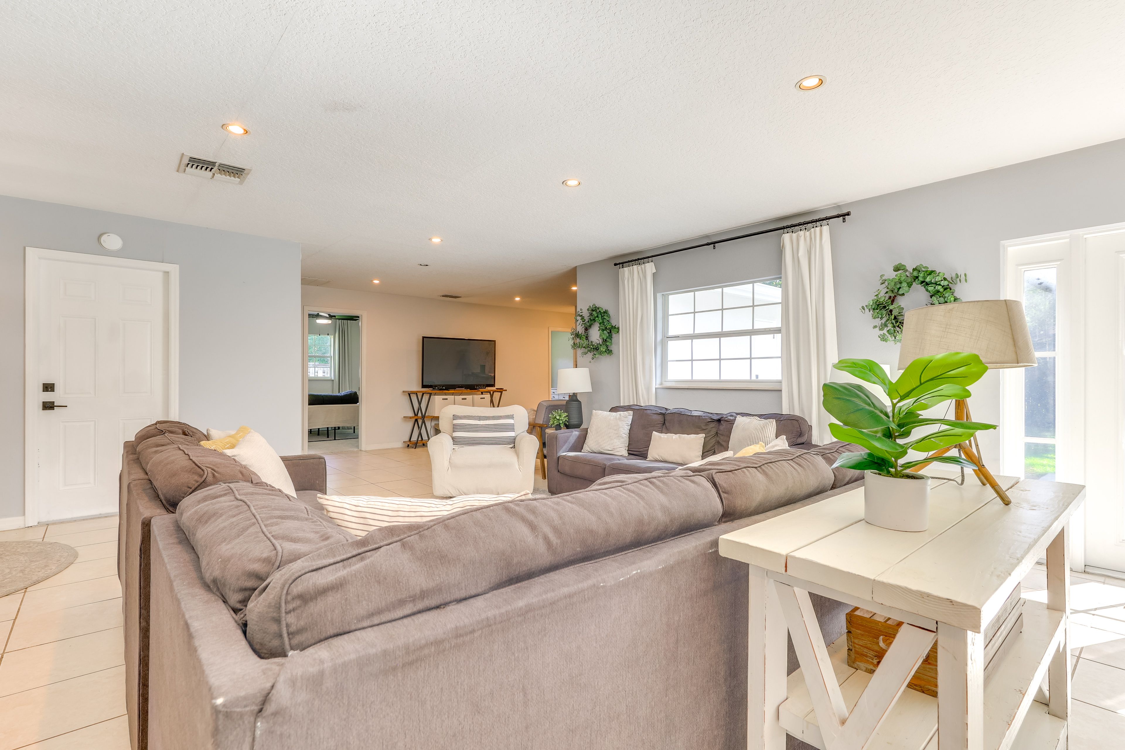 Living Room | Free WiFi