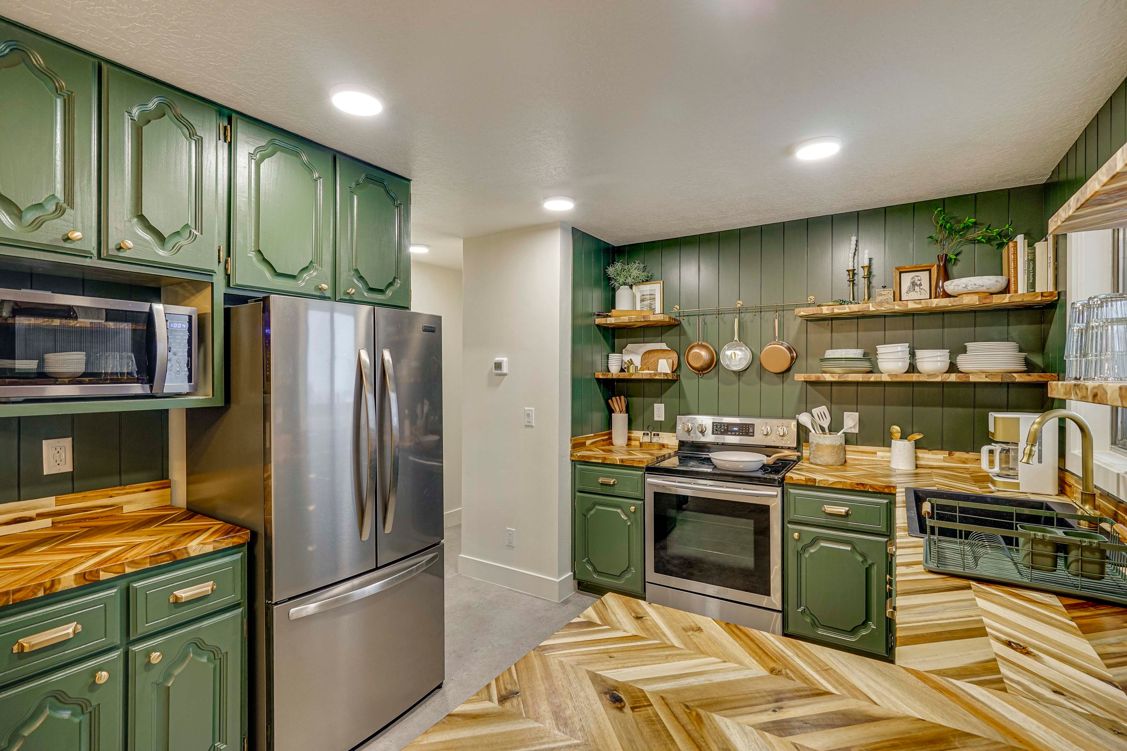 Kitchen | Dishware & Flatware