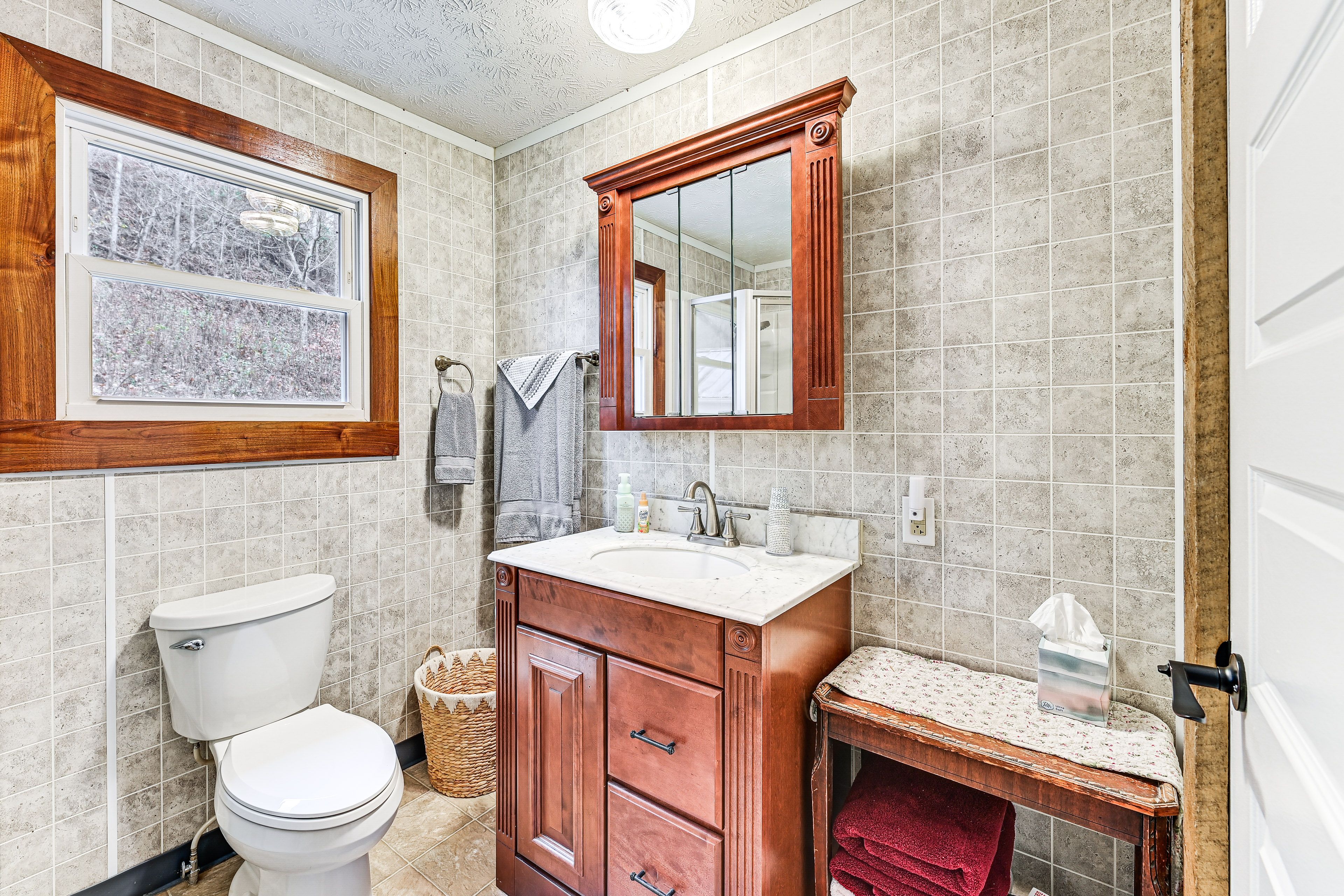Full Bathroom | Shower | 2nd Floor