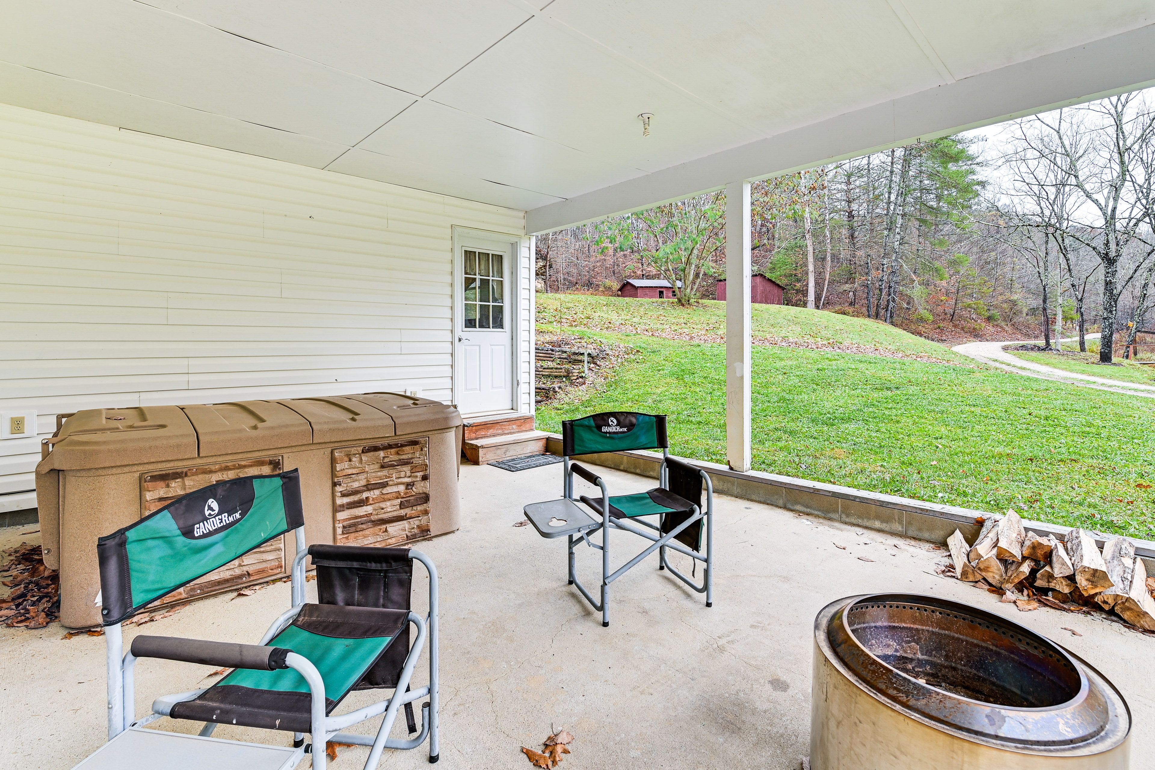 Covered Patio | Fire Pit