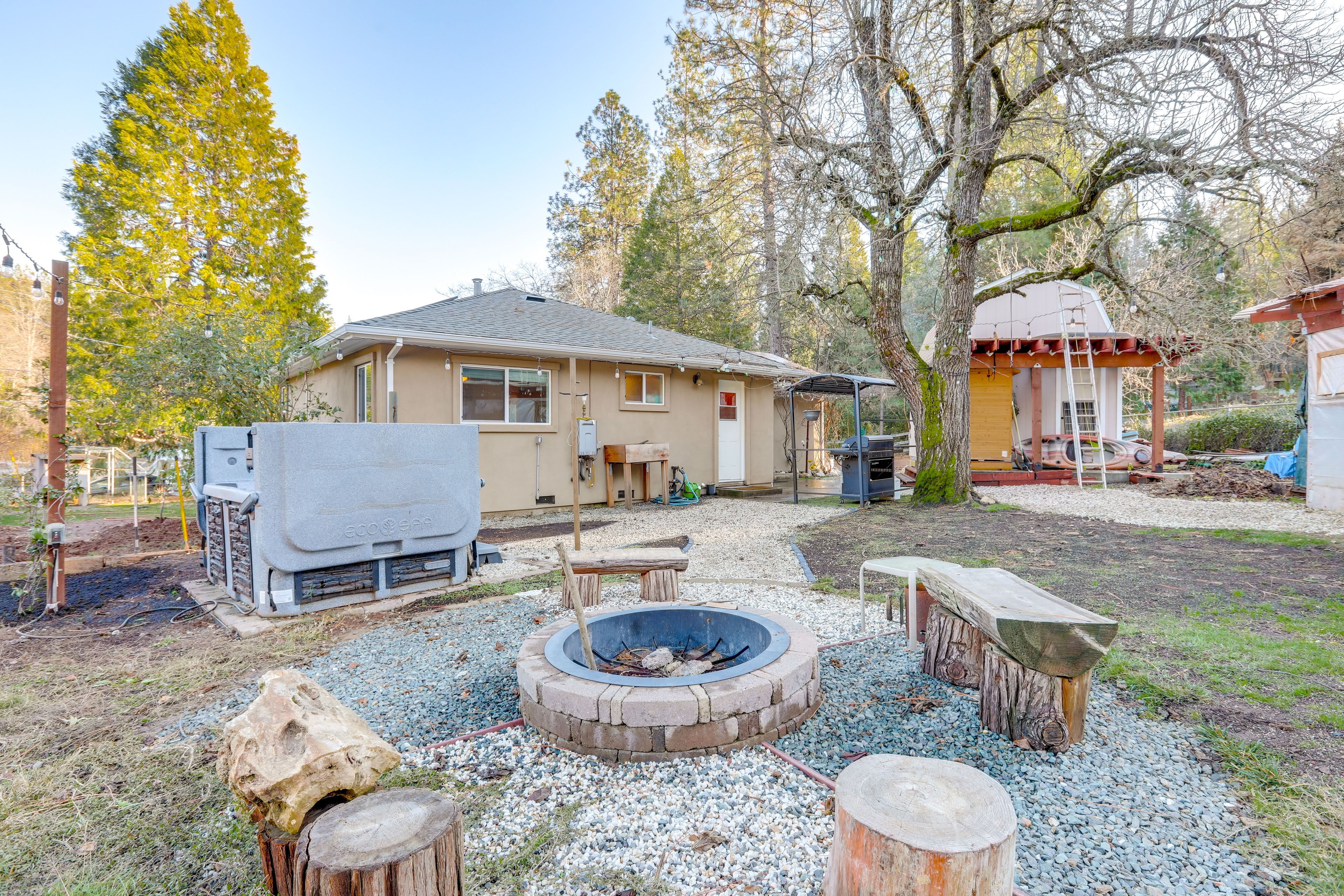 Grass Valley Vacation Rental | 2BR | 1BA | 7 Steps Required | 1,080 Sq Ft