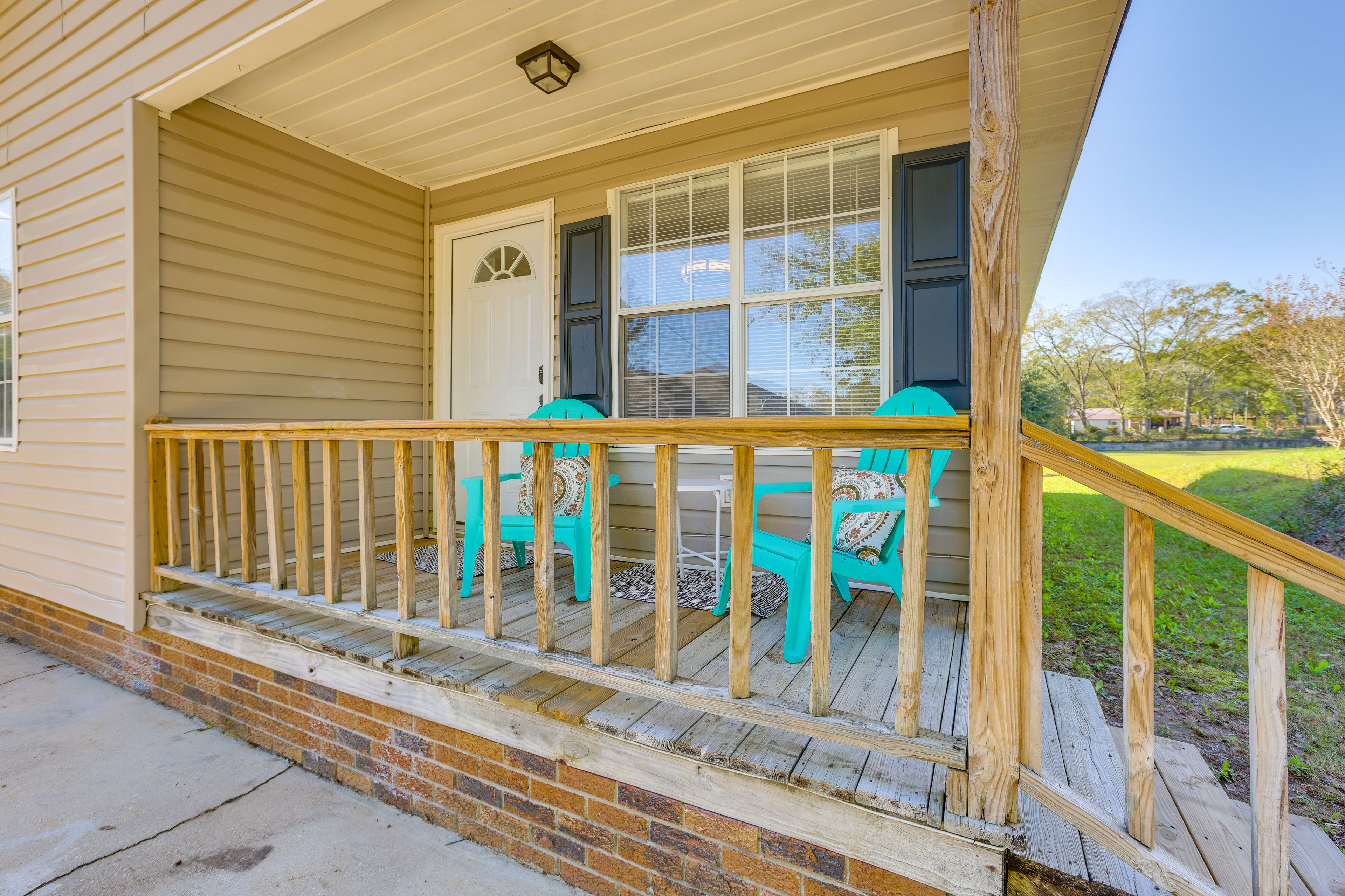 Front Porch | Private Entrance