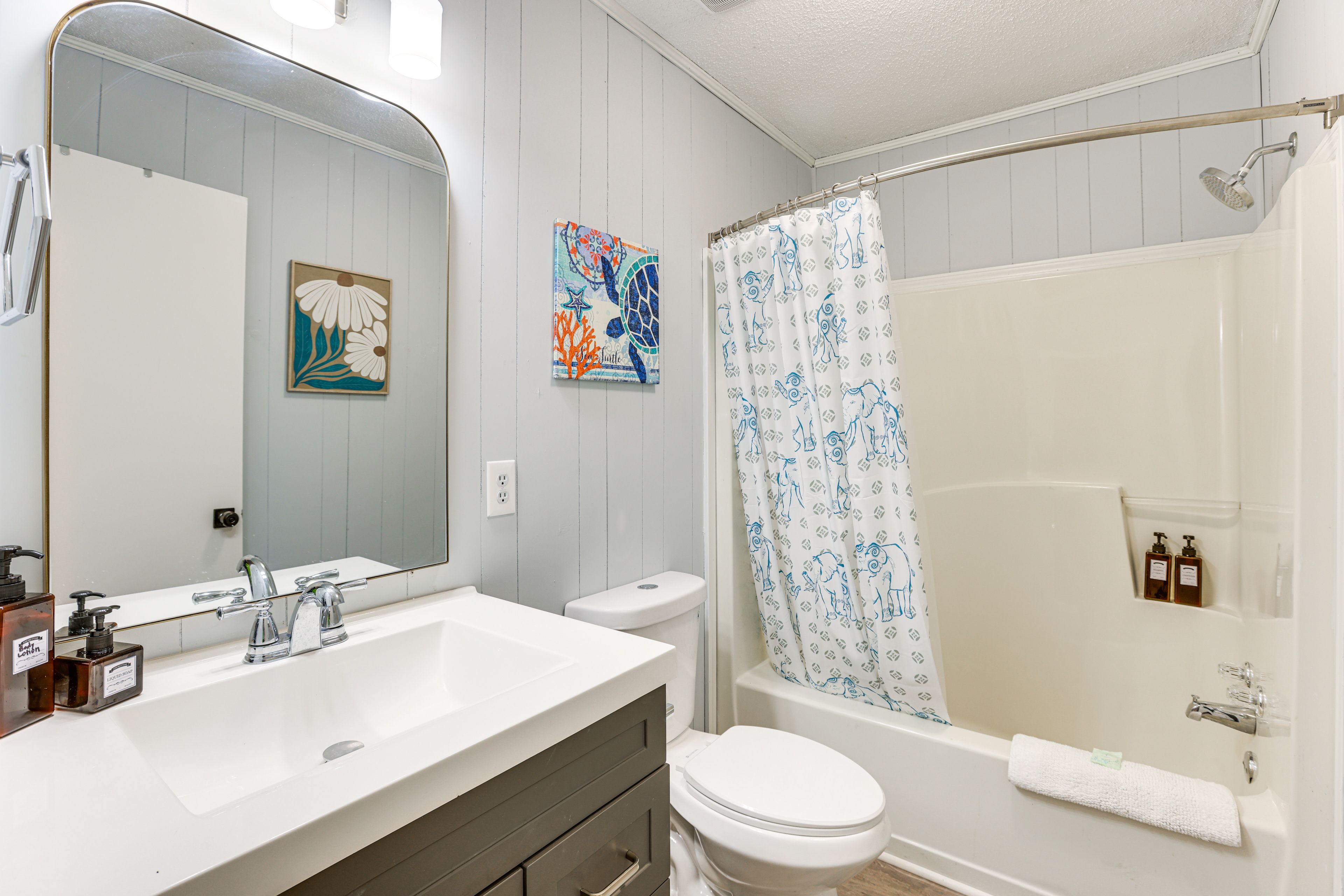 Full Bathroom | Shower/Tub Combo