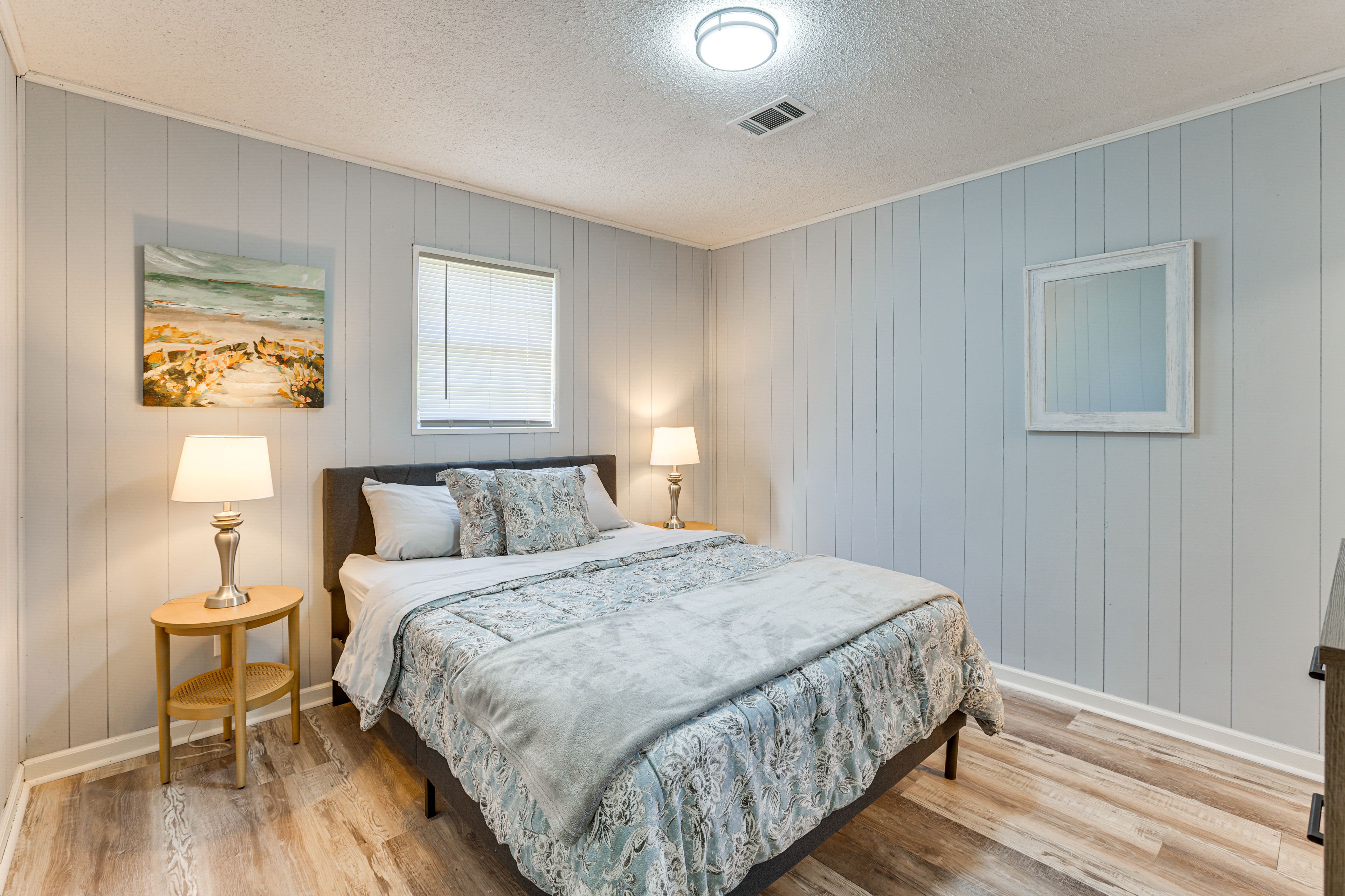 Bedroom 1 | Queen Bed | En-Suite Bathroom