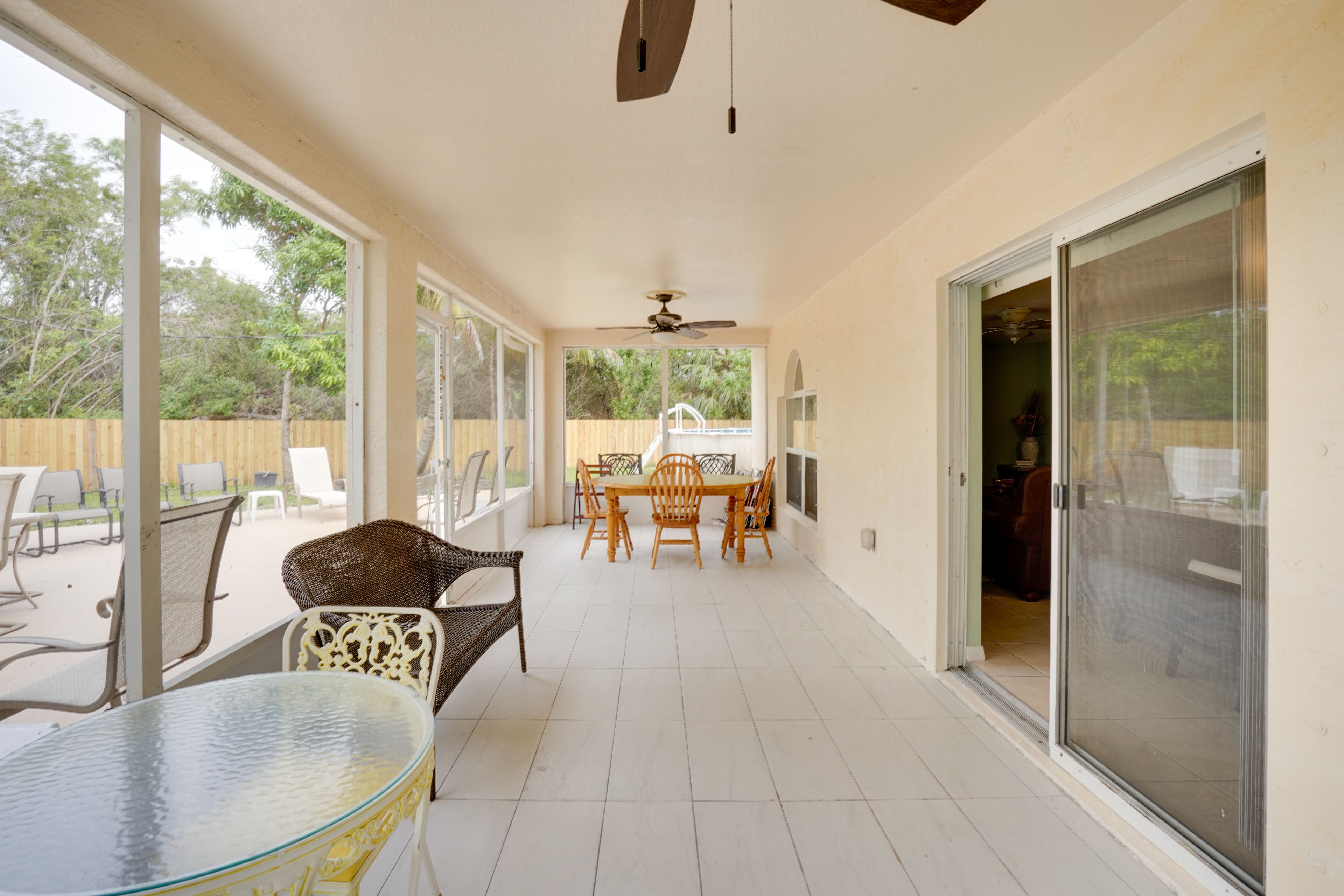 Screened-In Lanai | Gas Grill