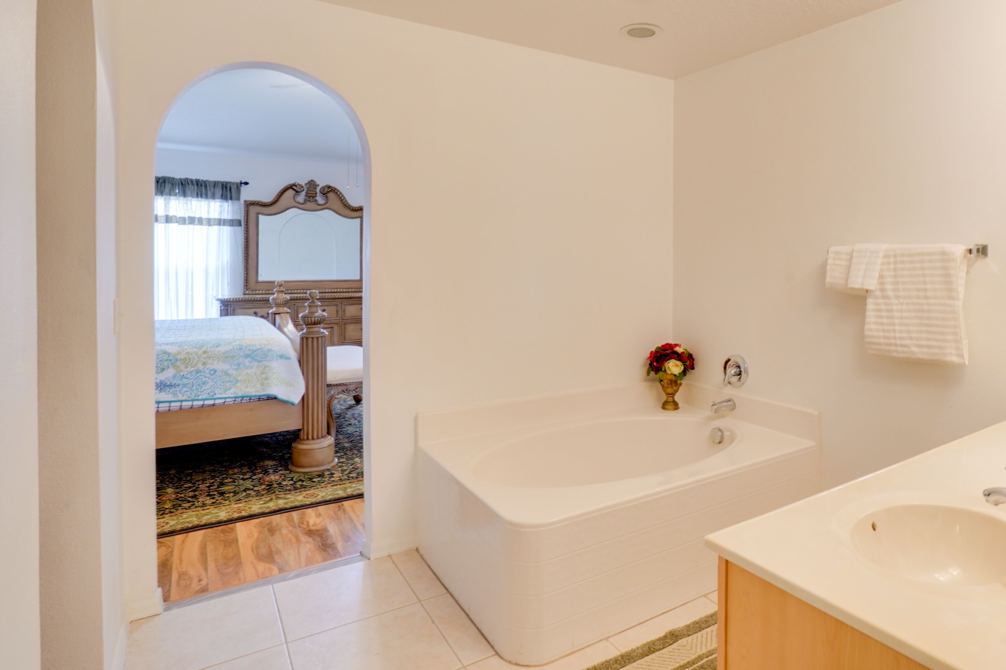 En-Suite Bathroom | 2nd Floor | Towels Provided
