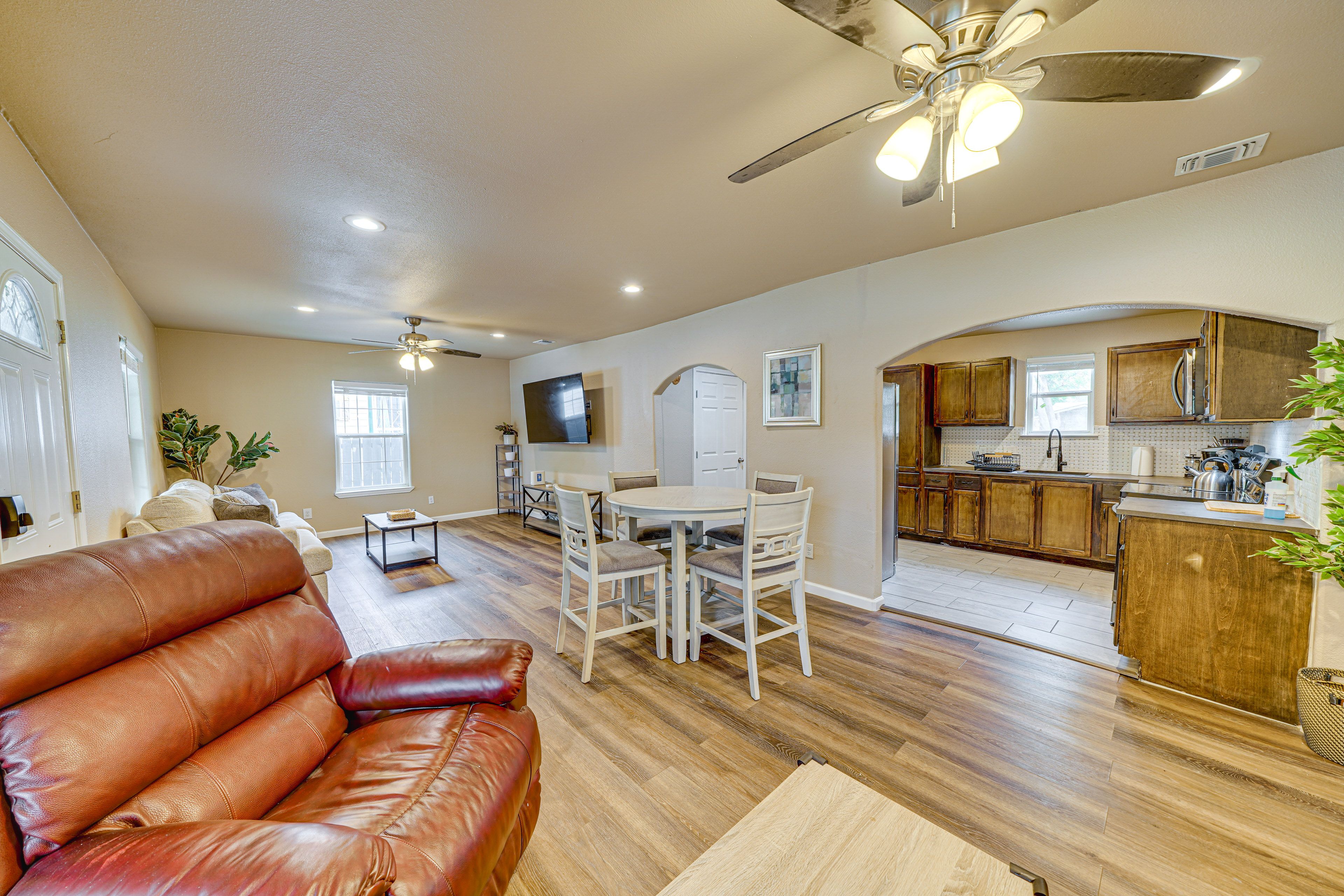 Single-Story House | Central Heating & A/C | In-Unit Laundry