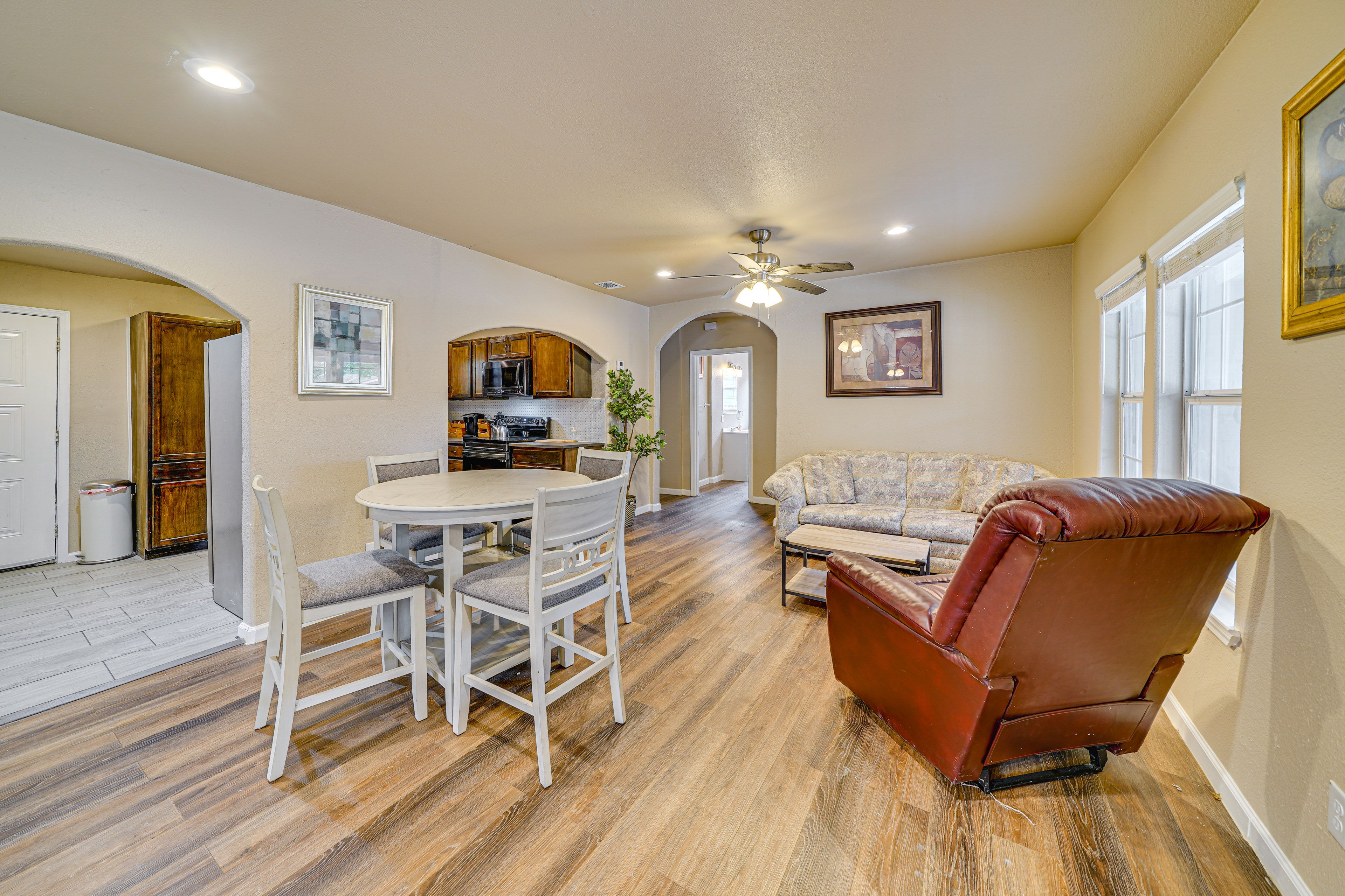 Dining Area | Dishware & Flatware Provided