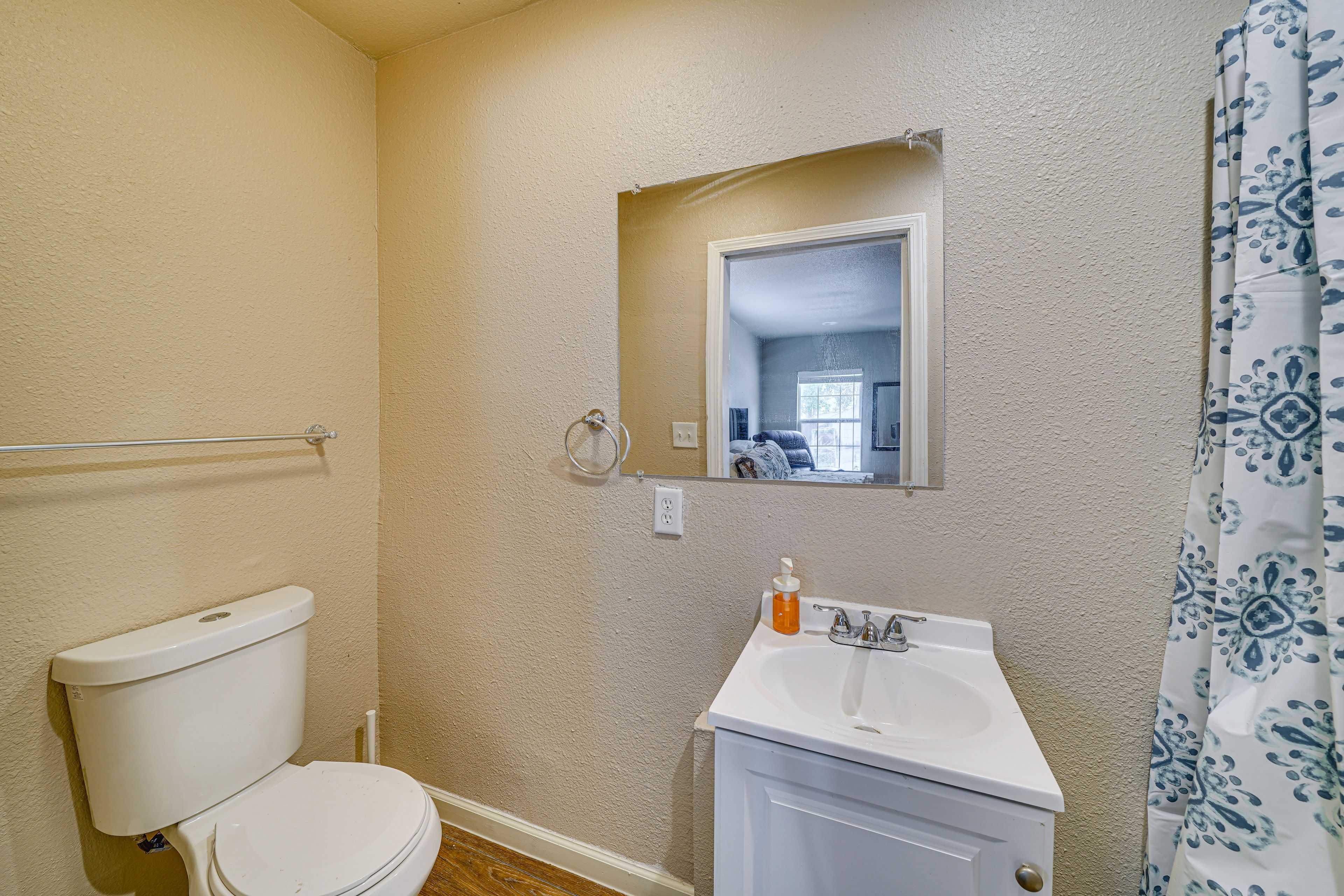 En-Suite Bathroom | Towels & Complimentary Toiletries Provided