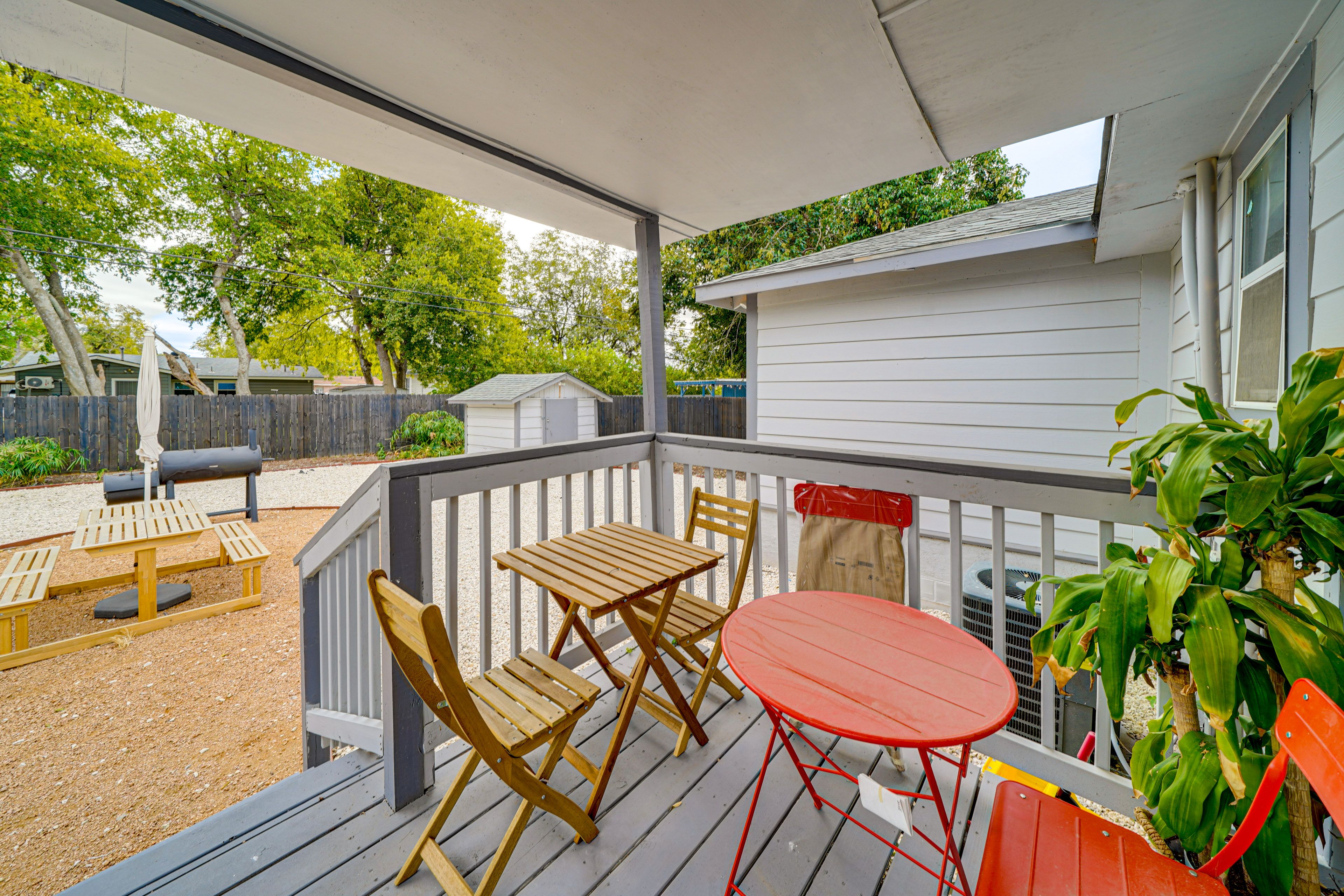 San Antonio Vacation Rental | 2BR | 2BA | 1,100 Sq Ft | 3 Steps Required