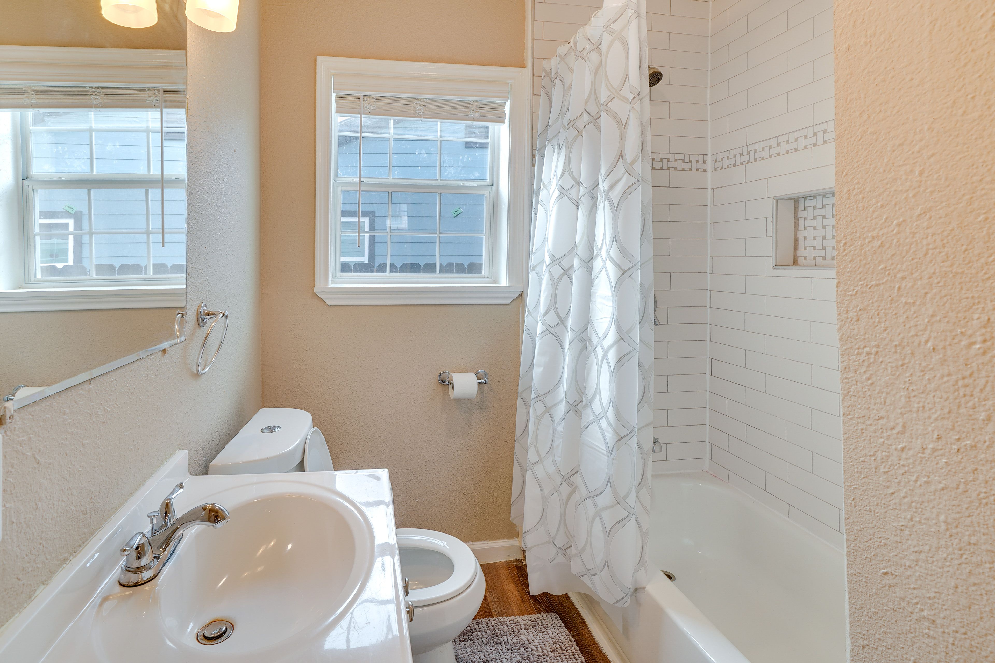 Full Bathroom