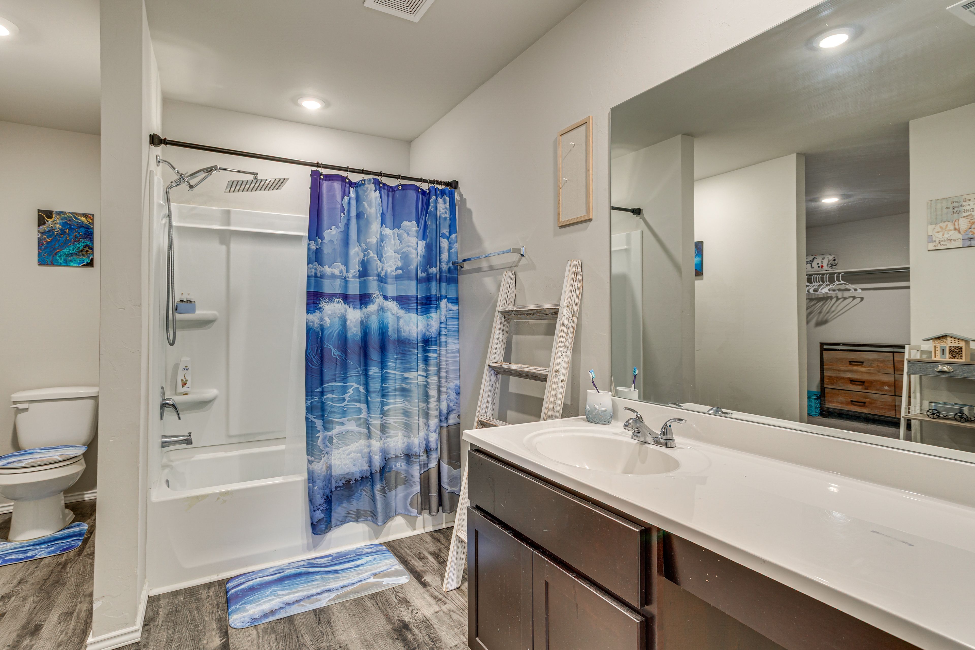 Full Bathroom