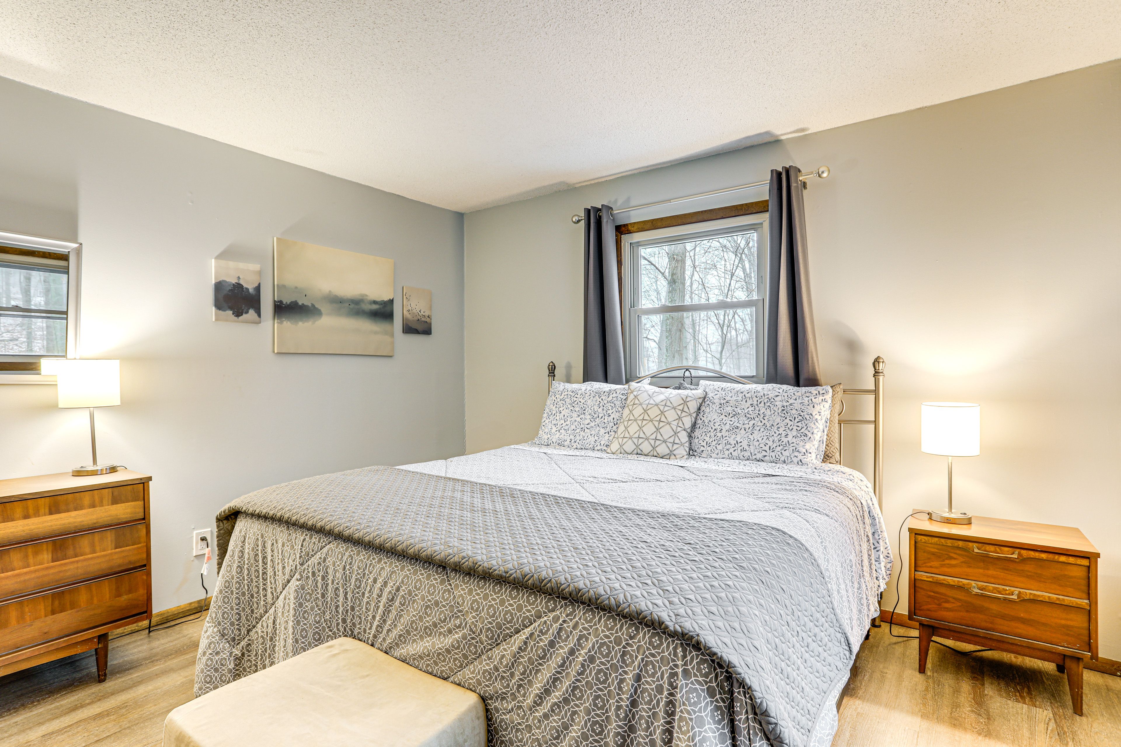 Bedroom 1 | King Bed | 1st Floor
