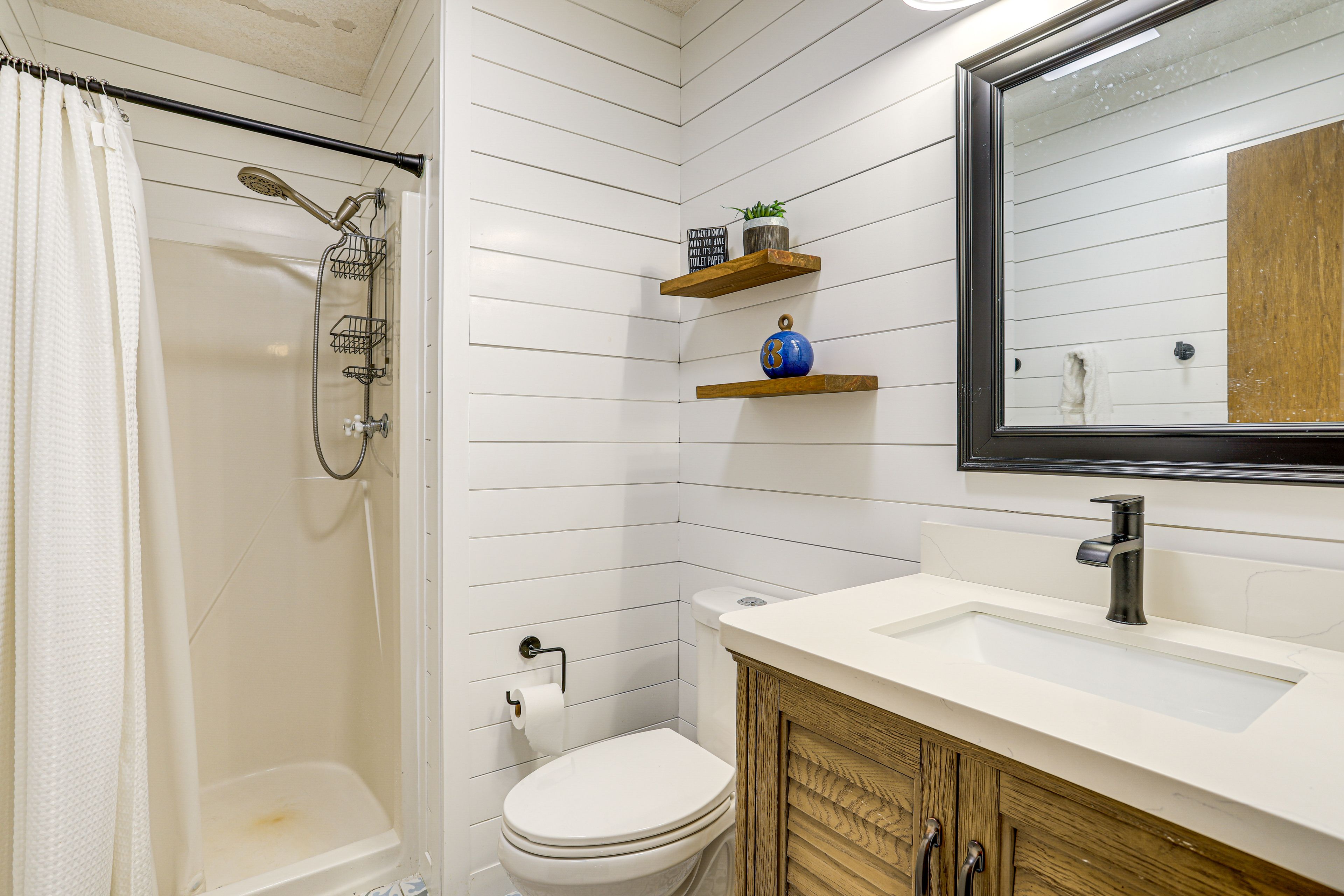 Bathroom | 2nd Floor