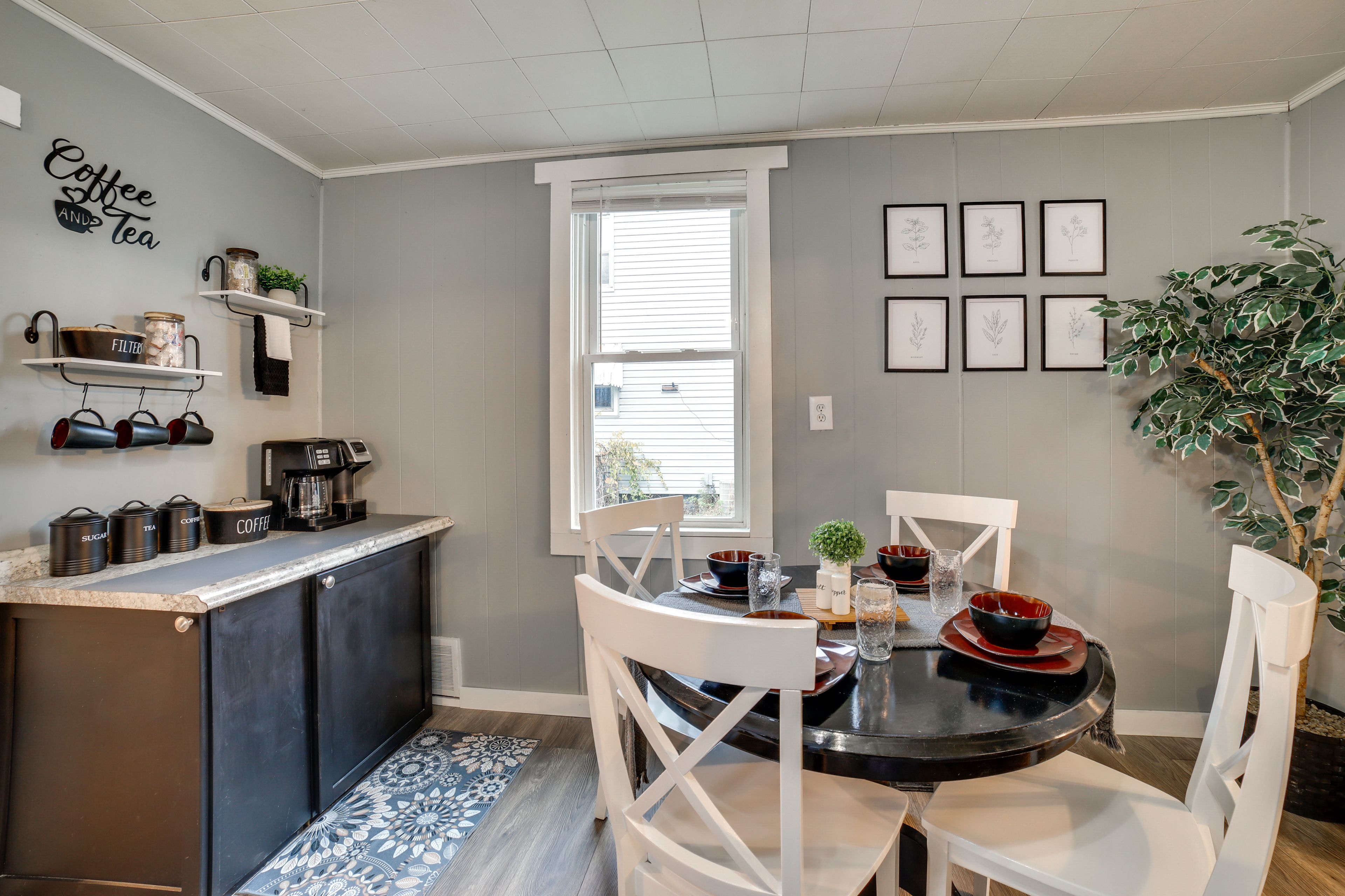 Dining Area | Dishware/Flatware Provided | Coffee Bar | 1st Floor