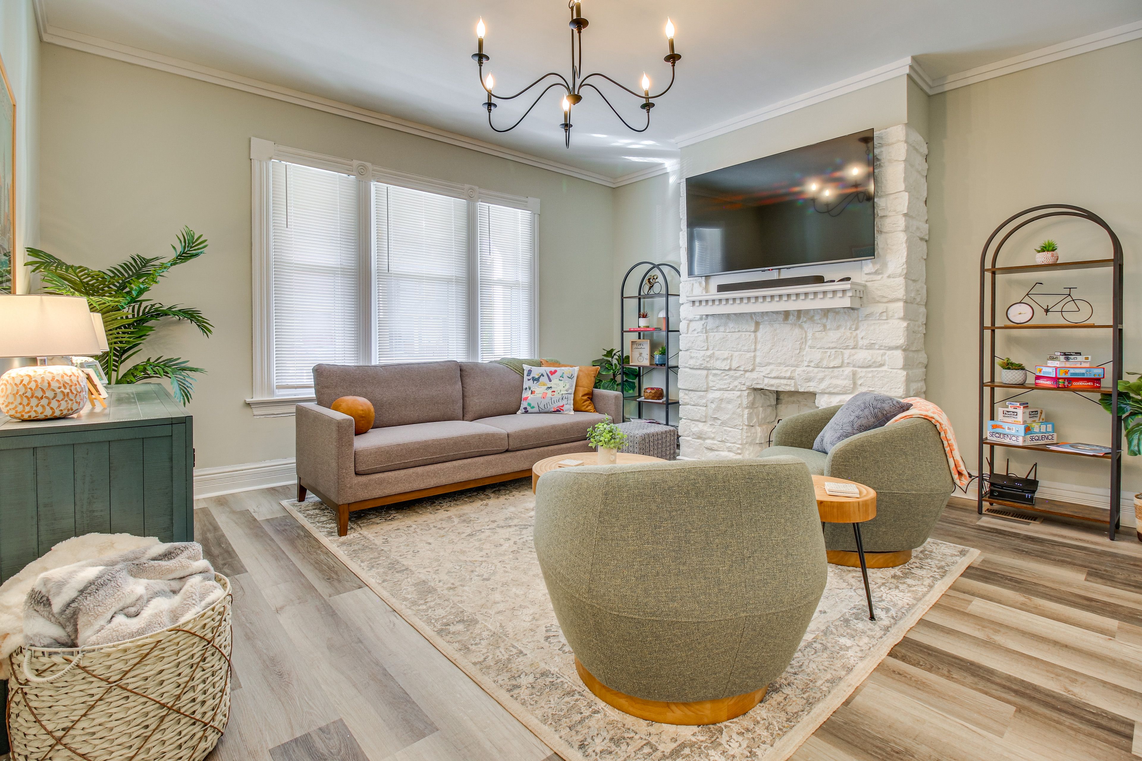 Living Room | 1st Floor | Smart TV | Free WiFi