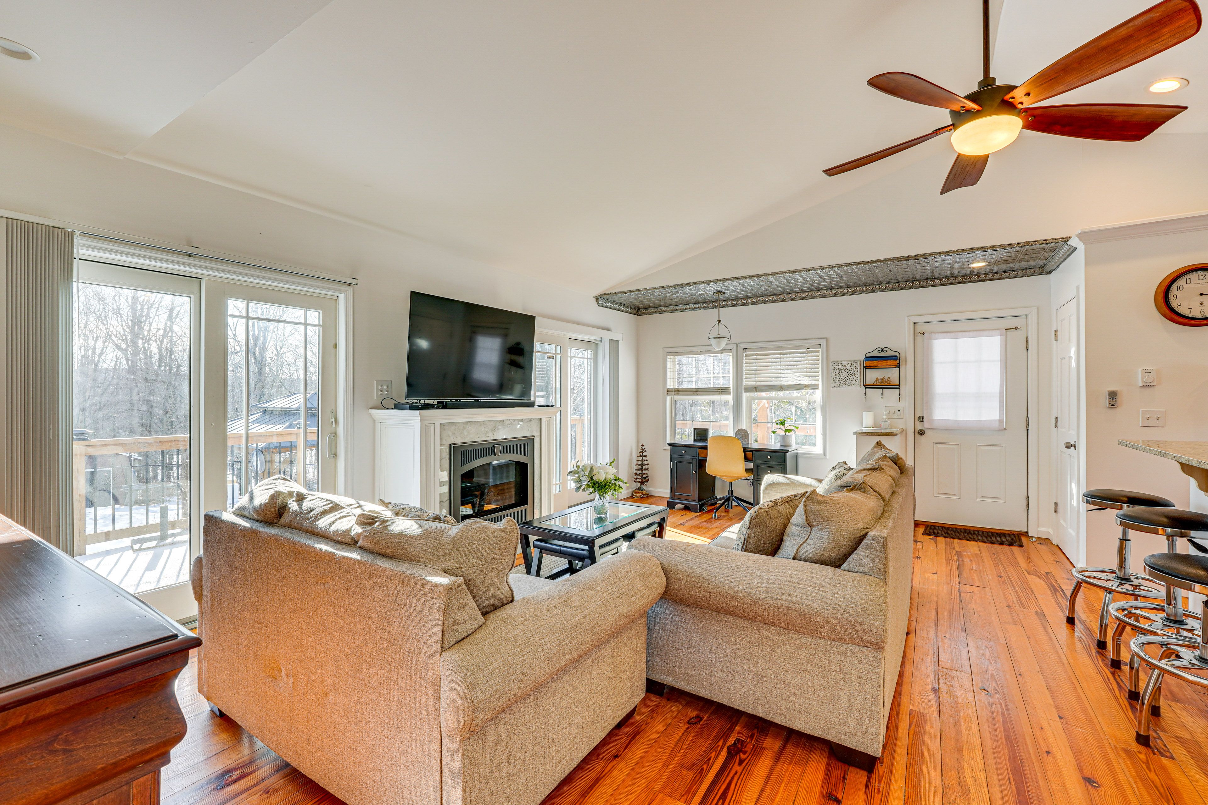 Living Room | Central A/C & Heating | Fireplace | Free WiFi | Single-Story Home