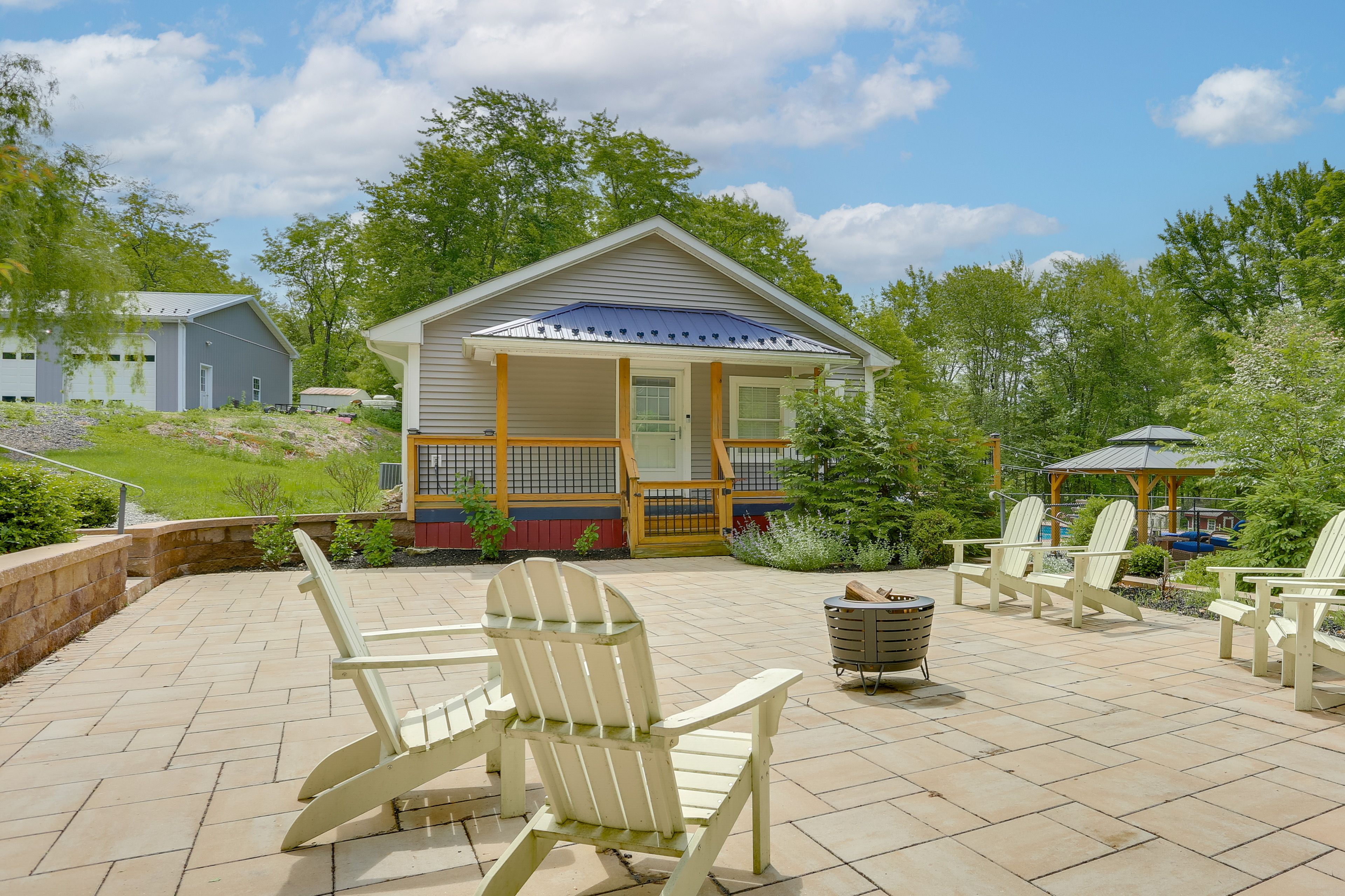 Monroe Vacation Rental | 2BR | 1BA | Stairs Required | 800 Sq Ft