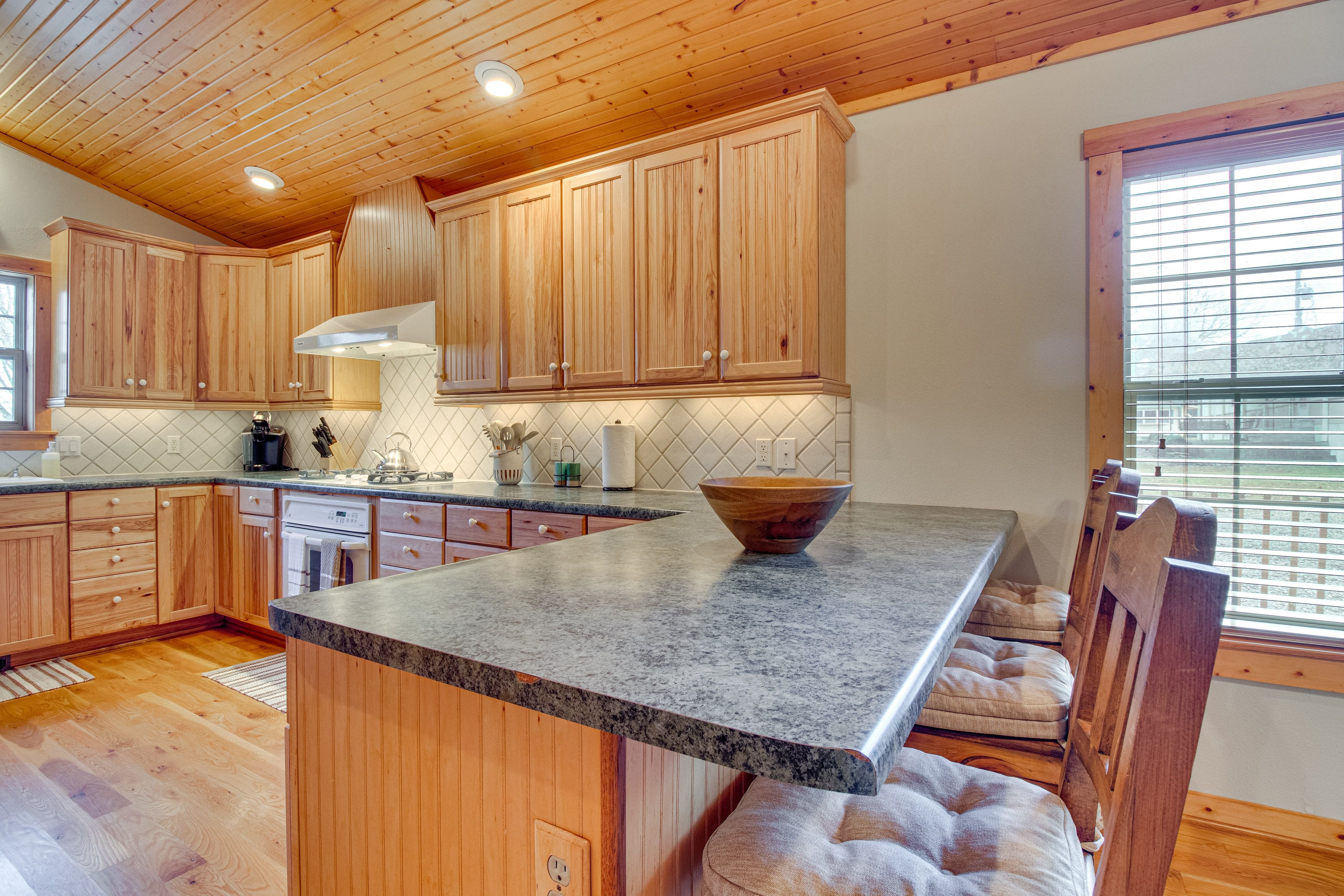 Kitchen | Breakfast Bar | Cooking Basics | Refrigerator