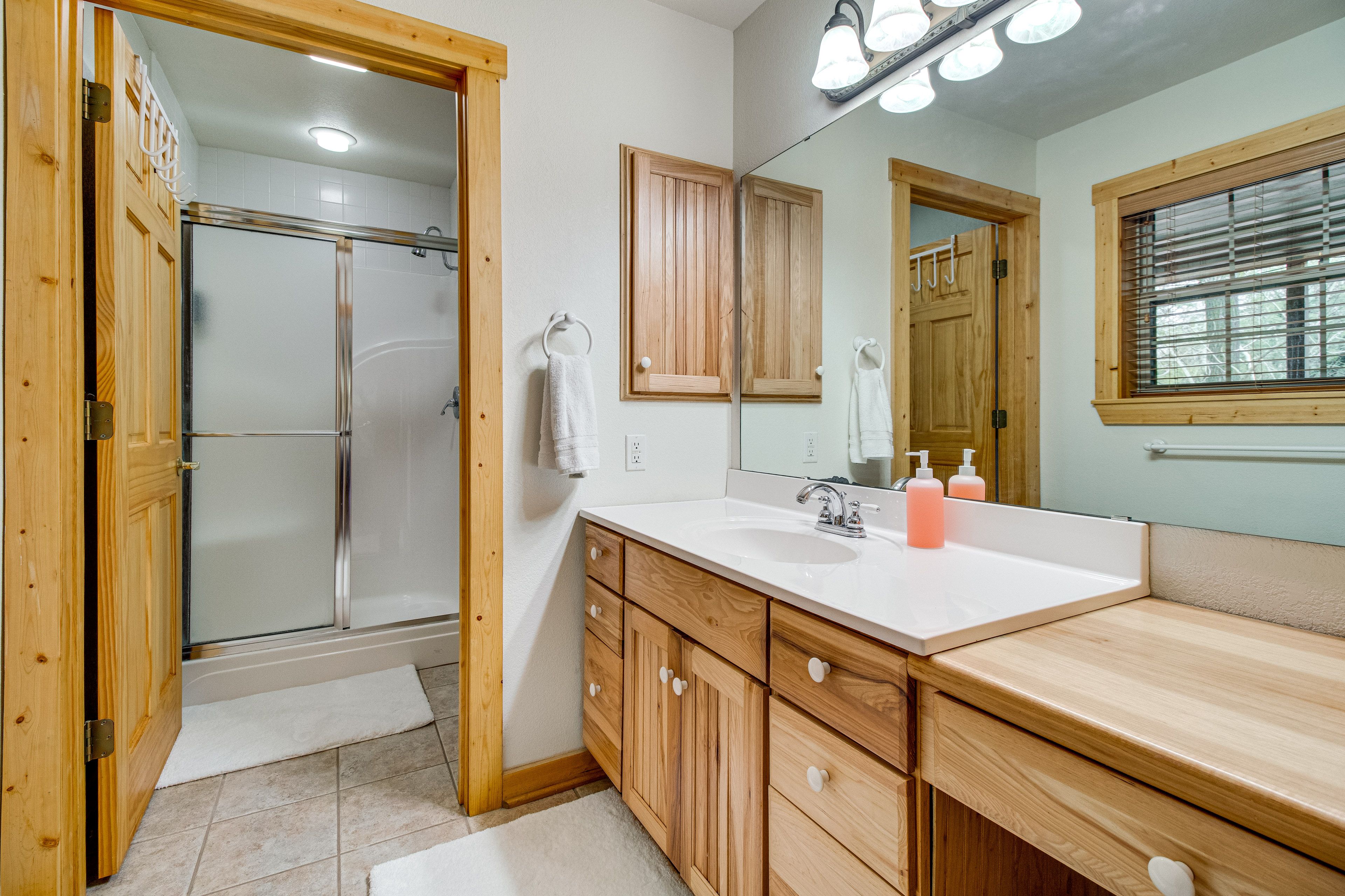 En-Suite Bathroom | Towels Provided