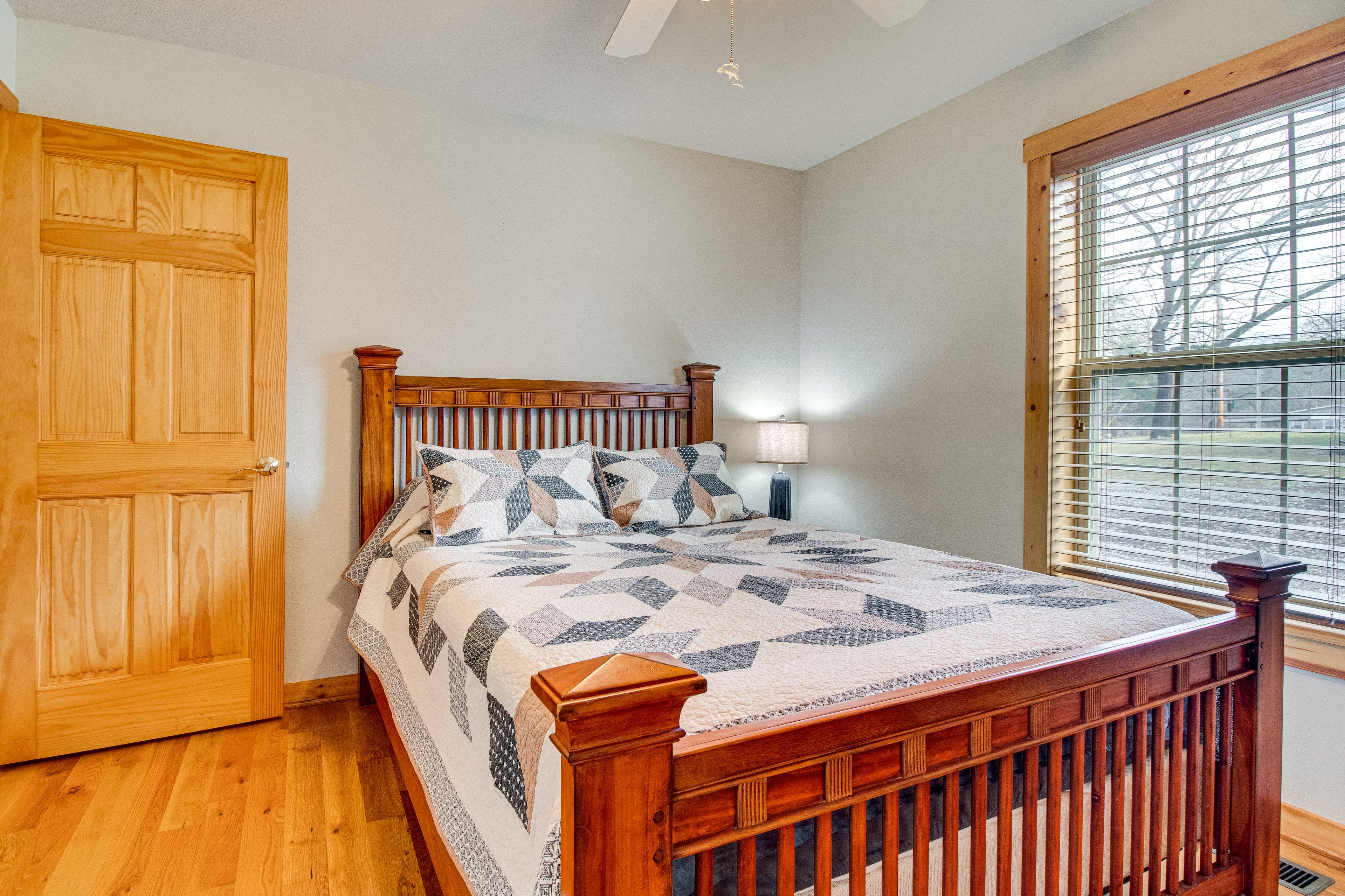 Bedroom 3 | Queen Bed