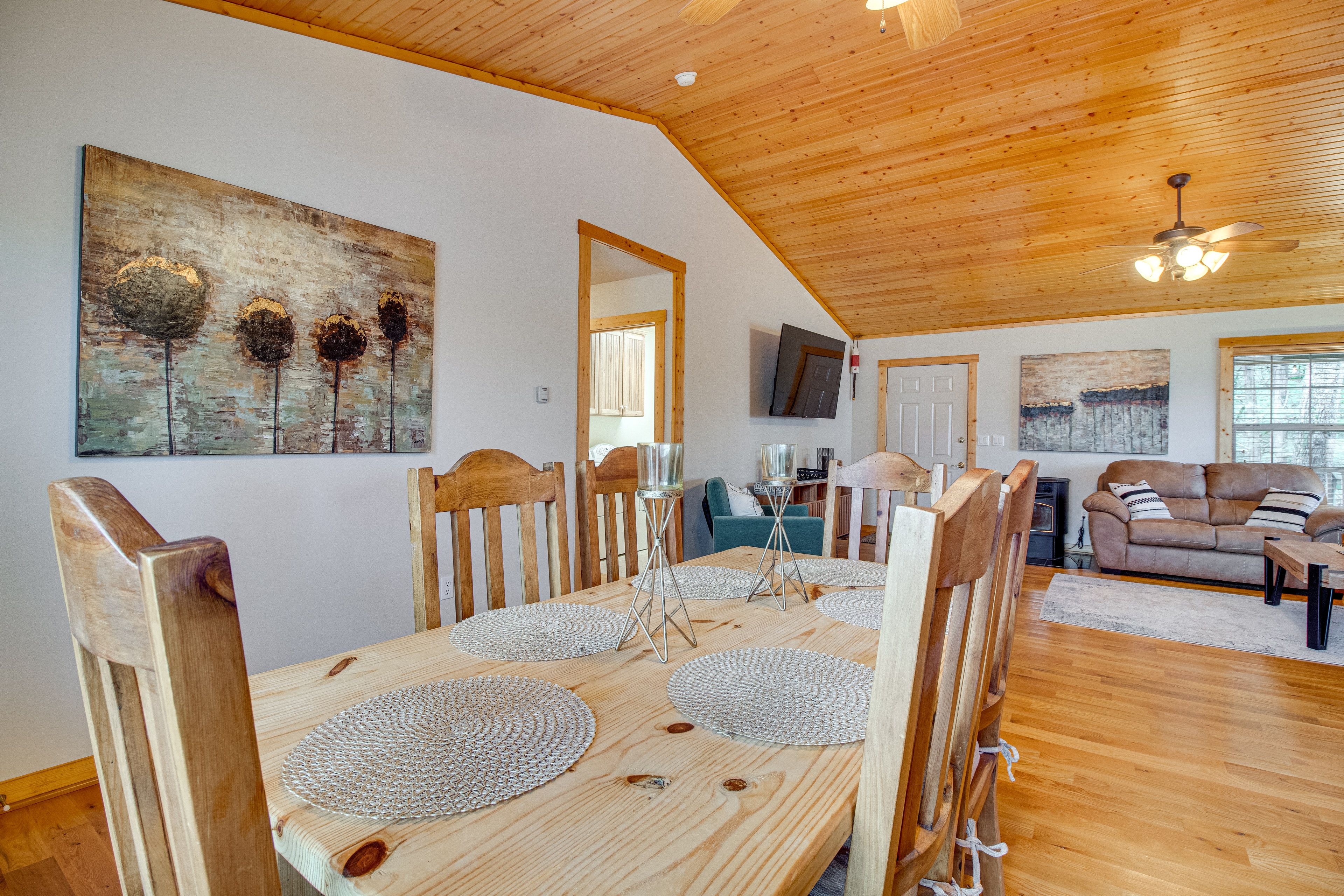 Dining Area | Dishware/Flatware