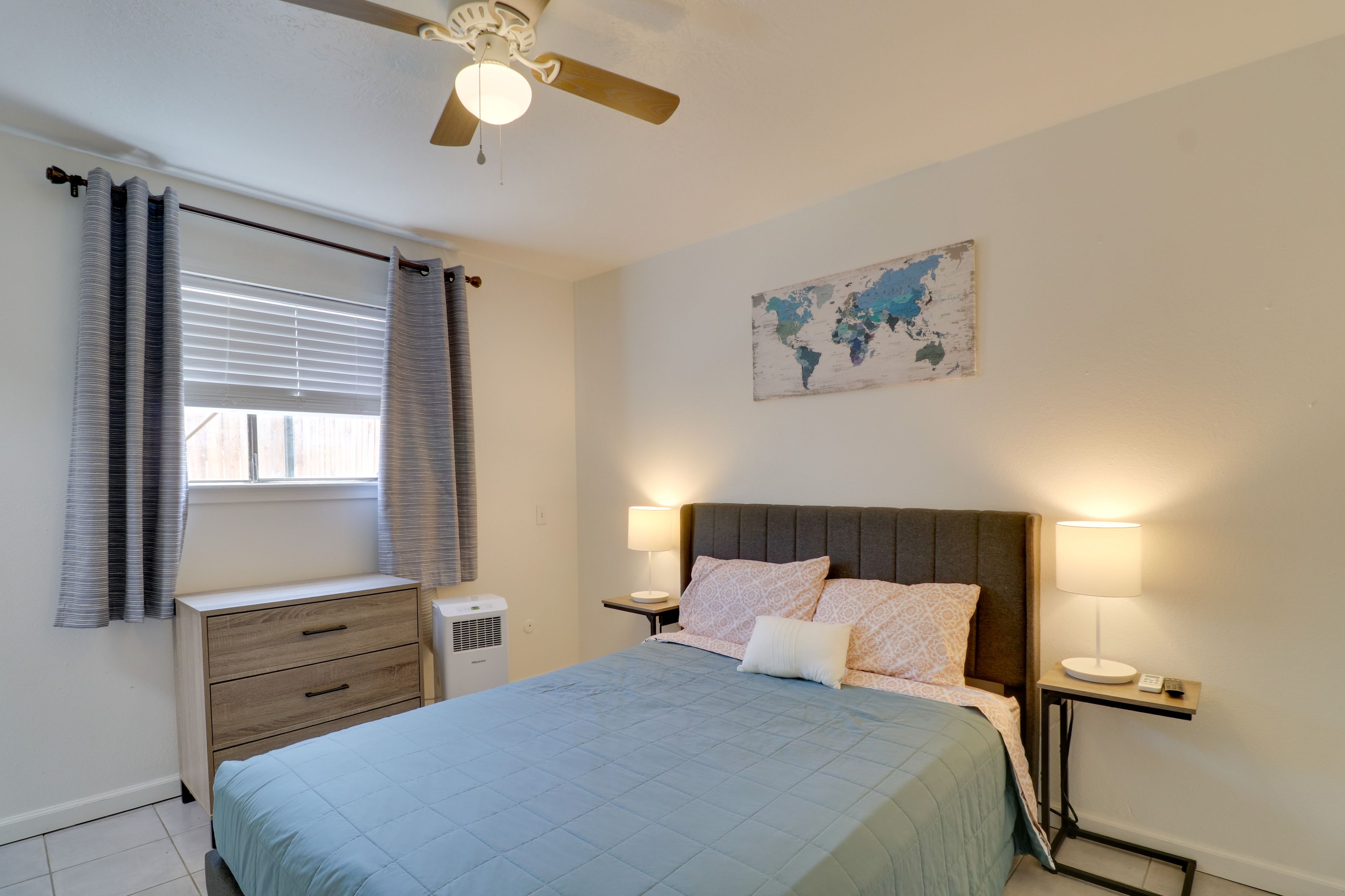 Bedroom 1 | Queen Bed