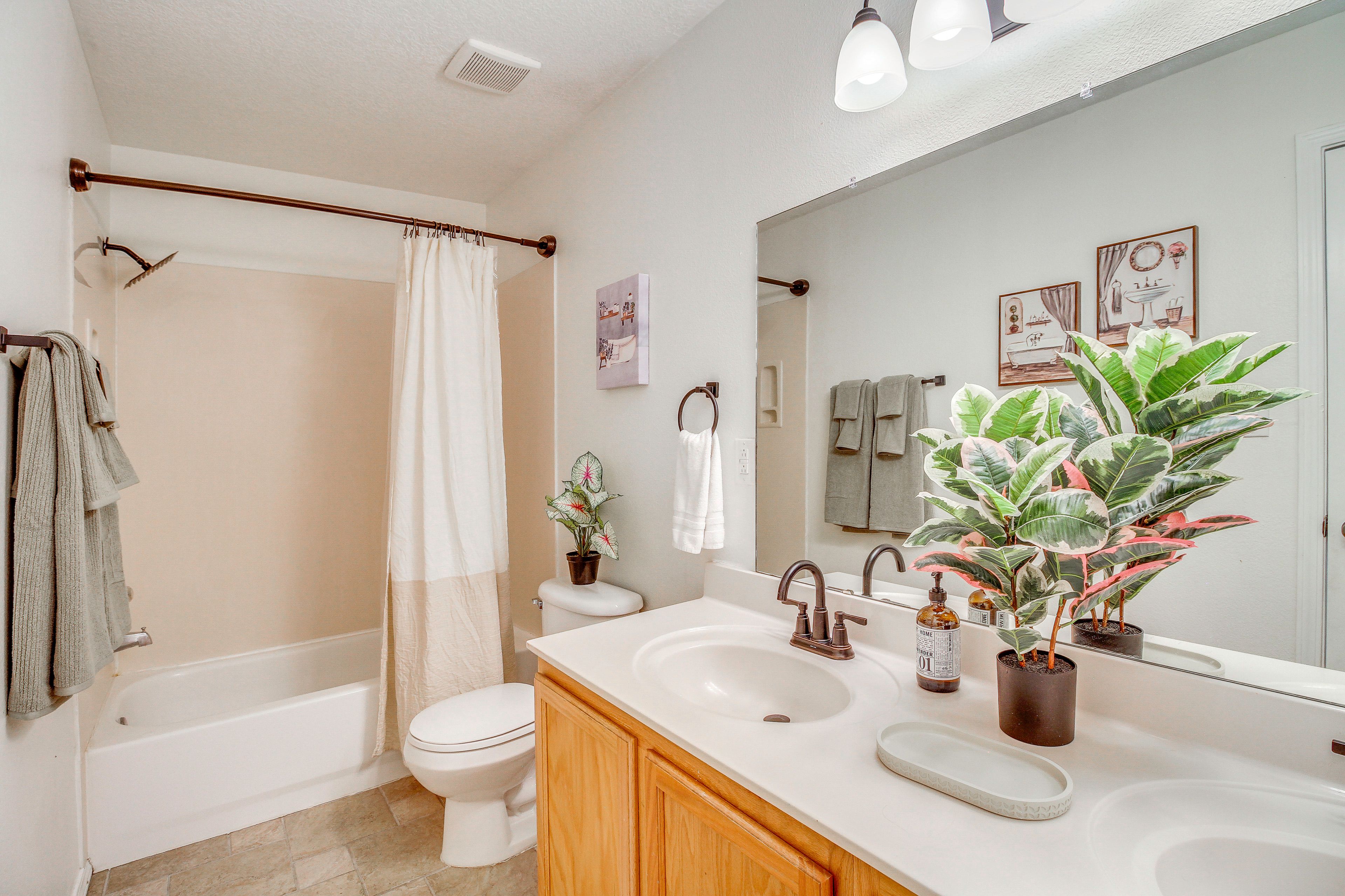 Bathroom | 2nd Floor