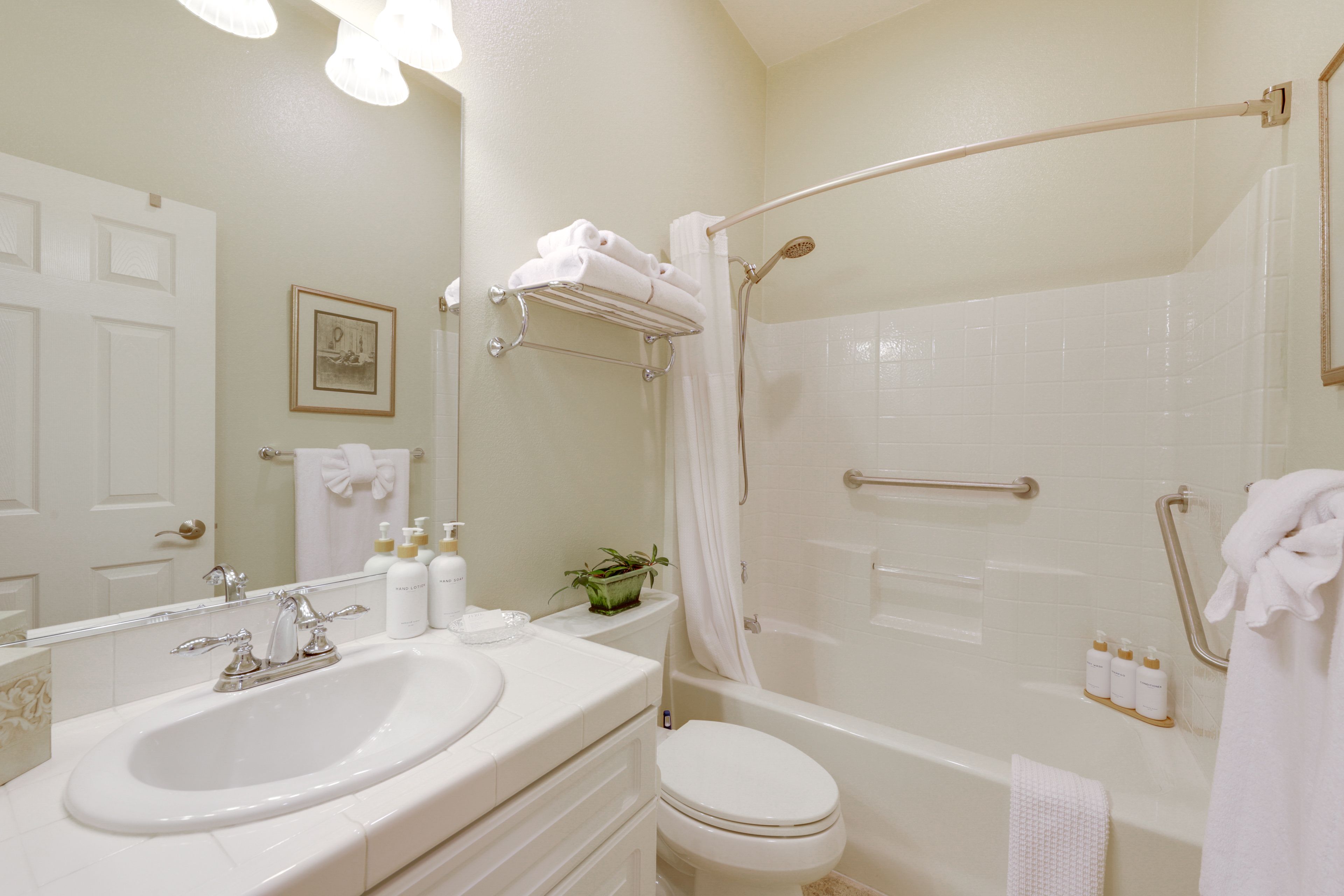 Full Bath | Towels | Hair Dryer