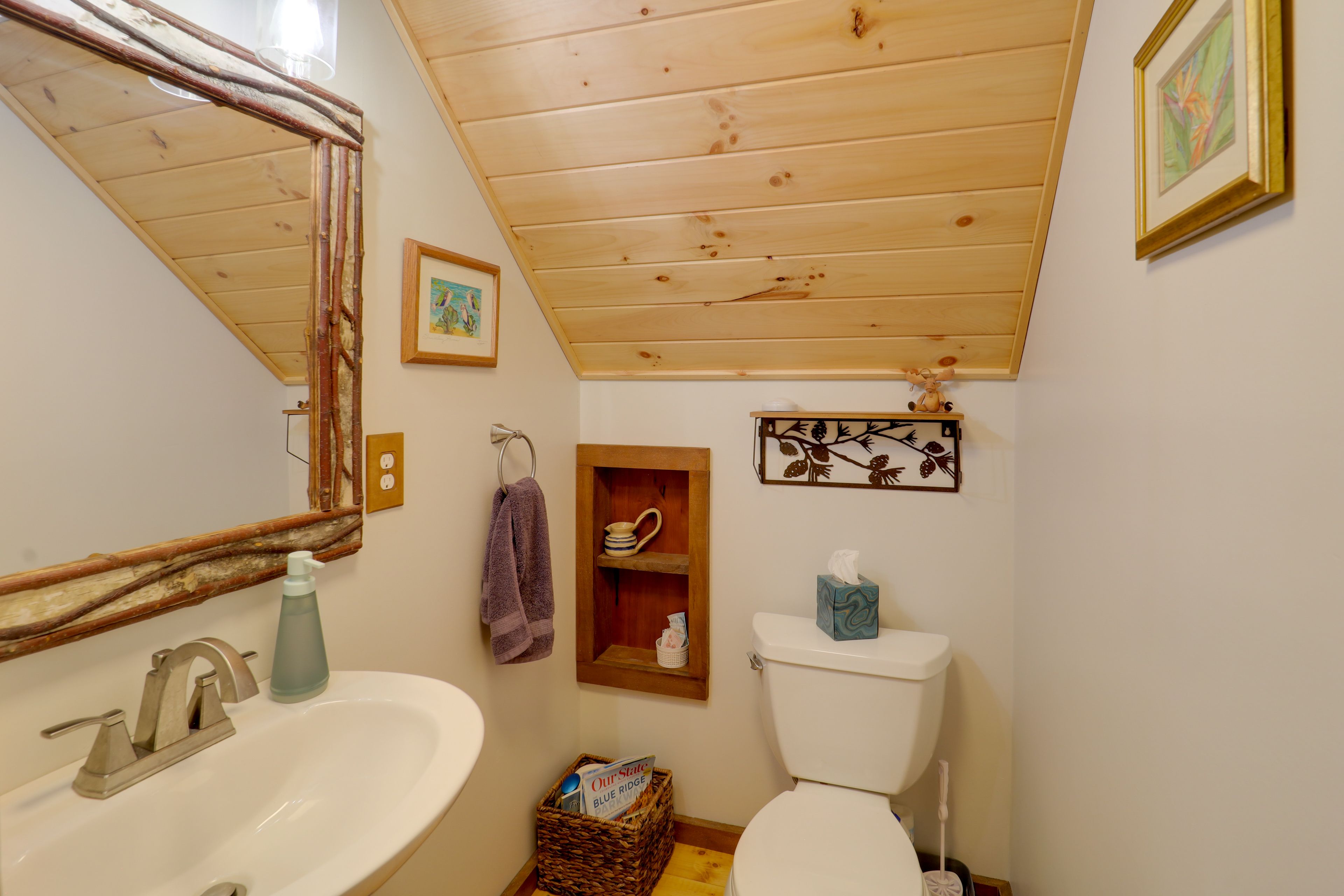 Half Bathroom | 2nd Floor