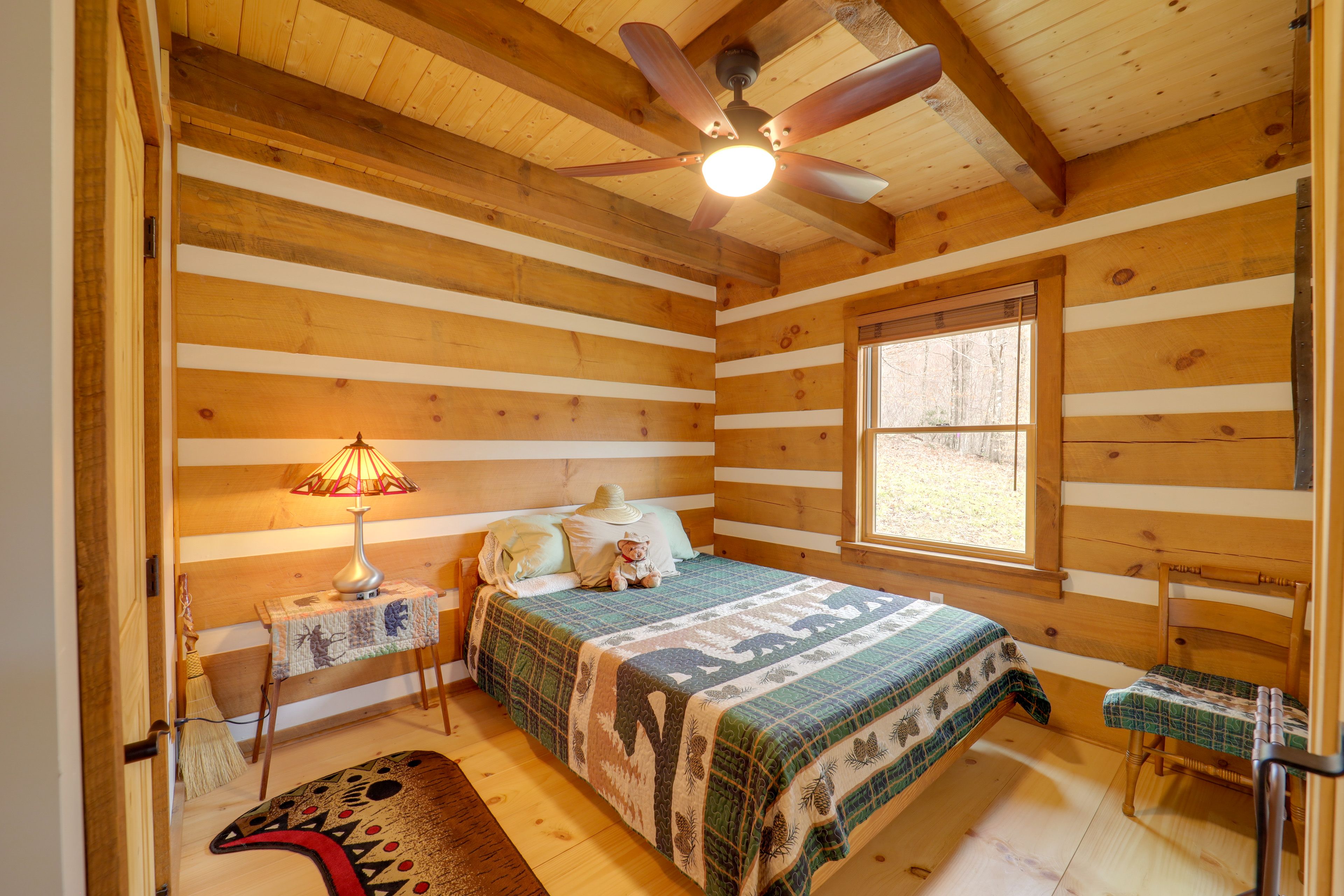 Bedroom 1 | Queen Bed | 1st Floor