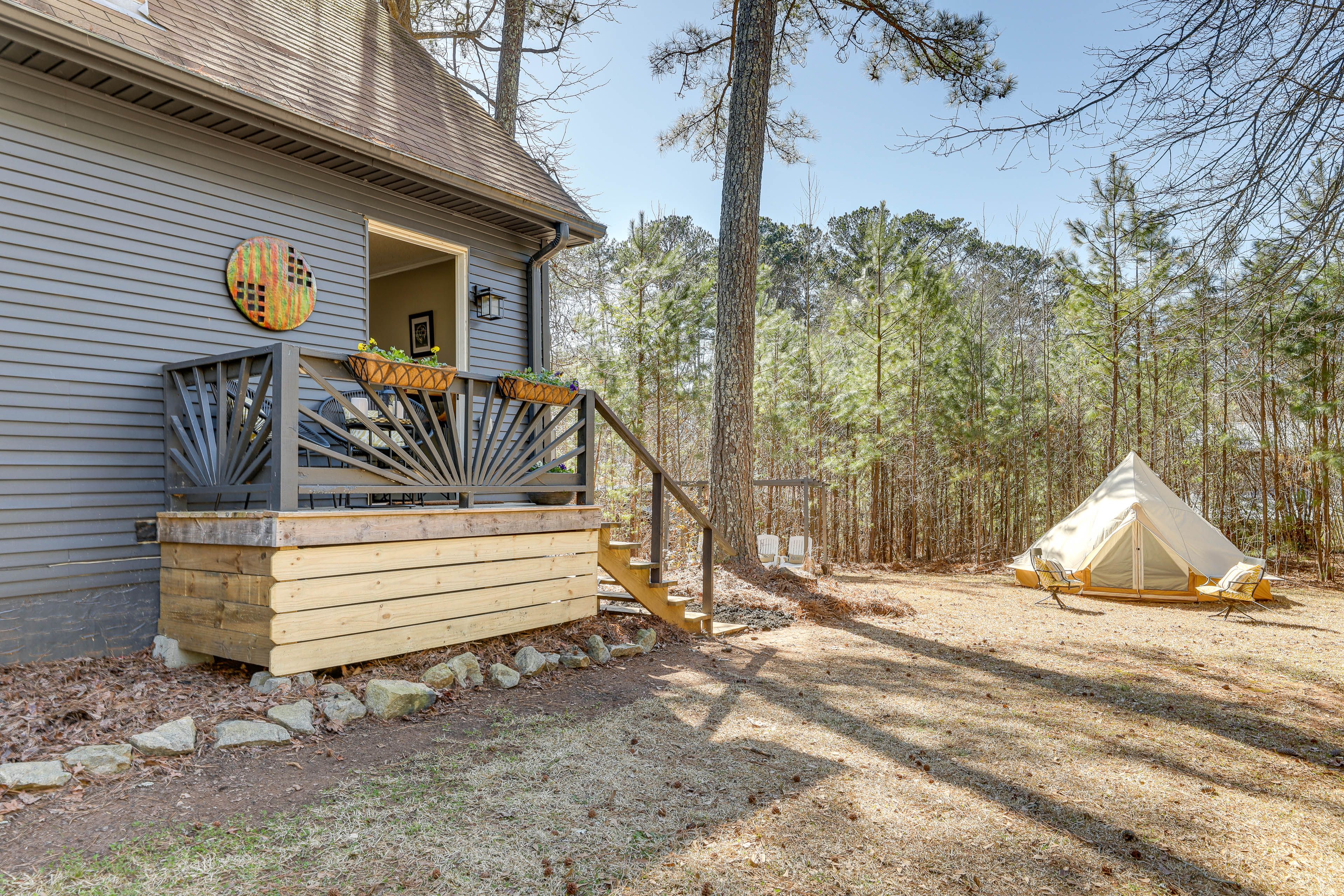 Studio Exterior | Shared Driveway (6 Vehicles)