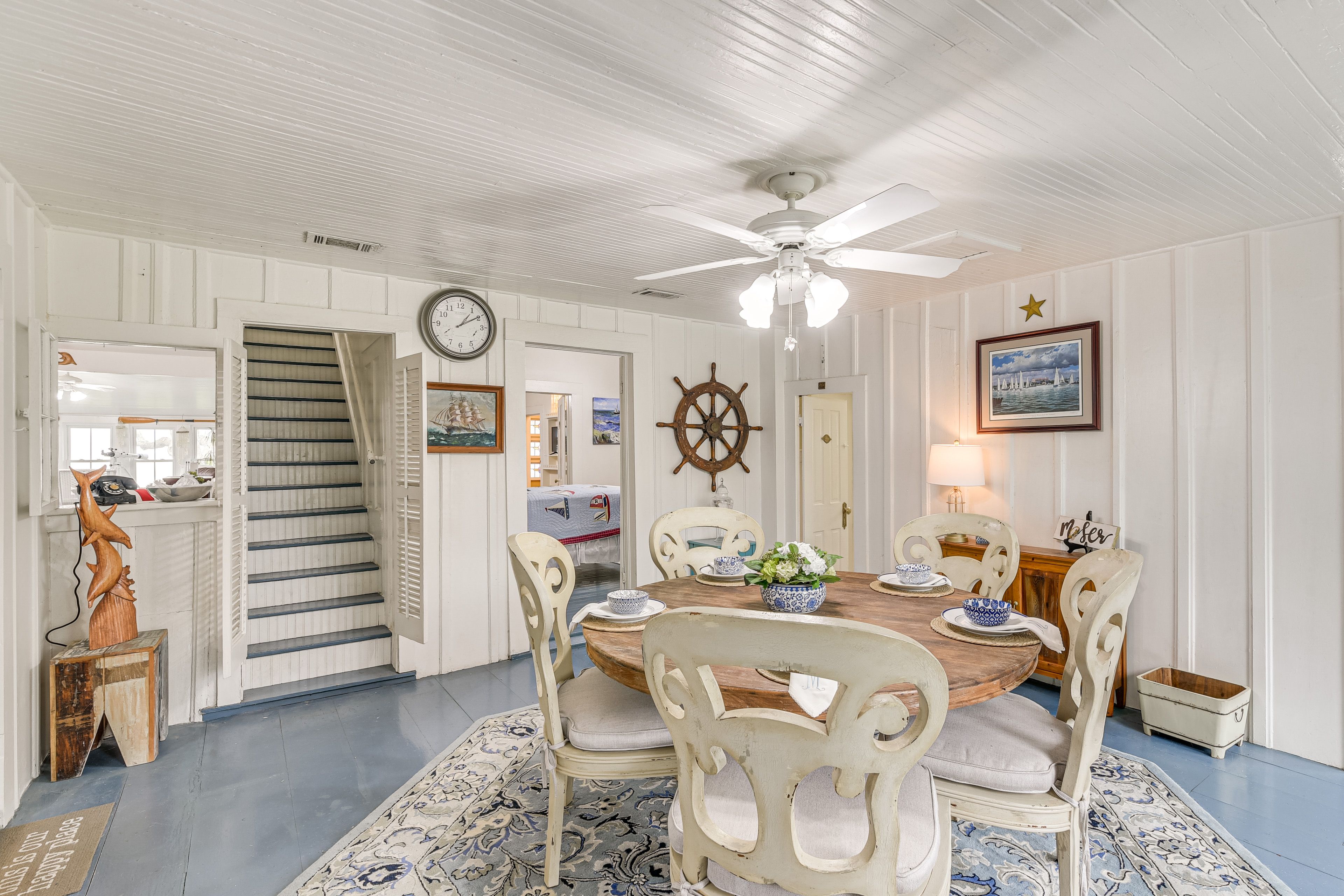 Dining Room | Main Level | Dishware/Flatware Provided