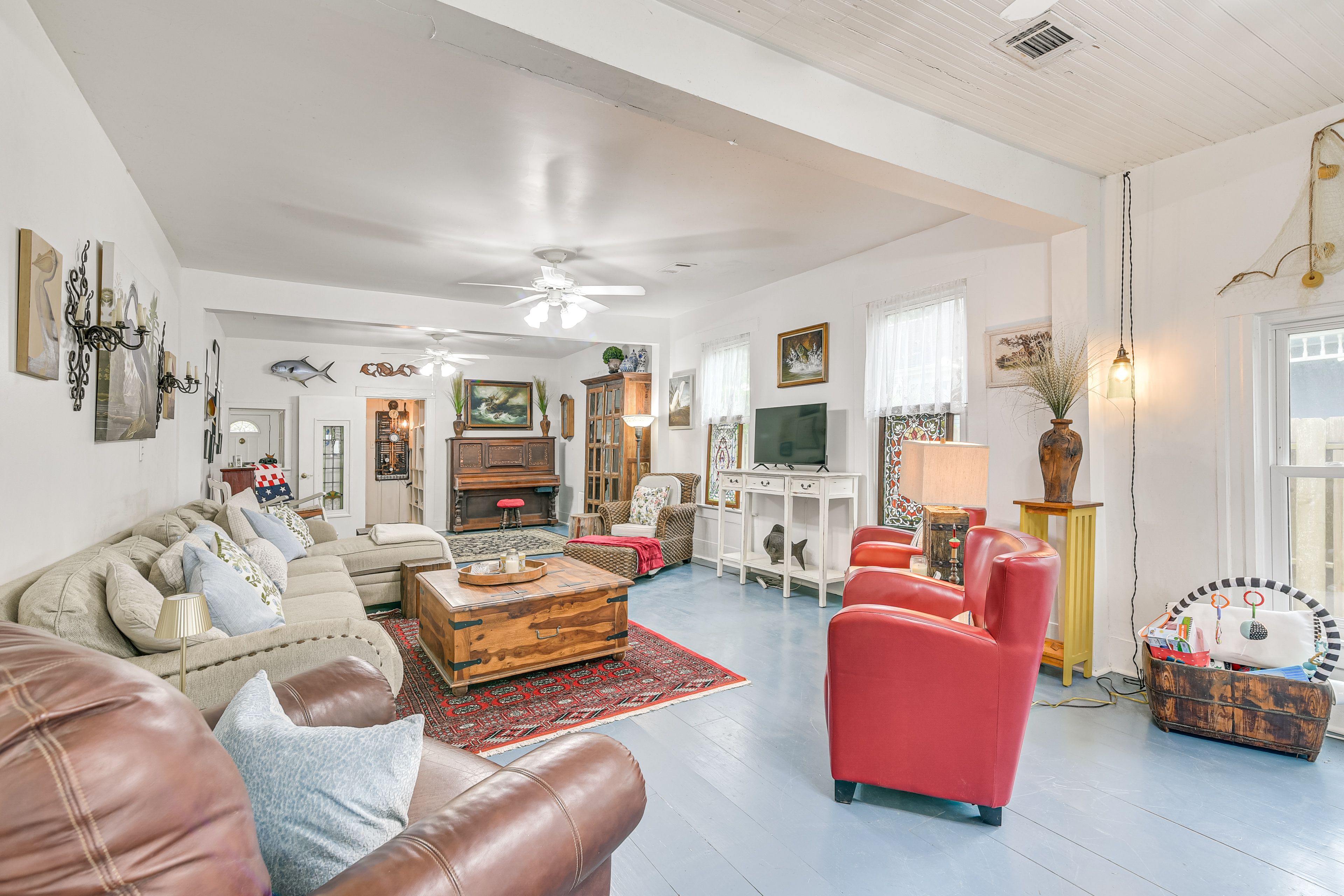 Living Room | Main Level | Free WiFi | Central A/C | Smart TV