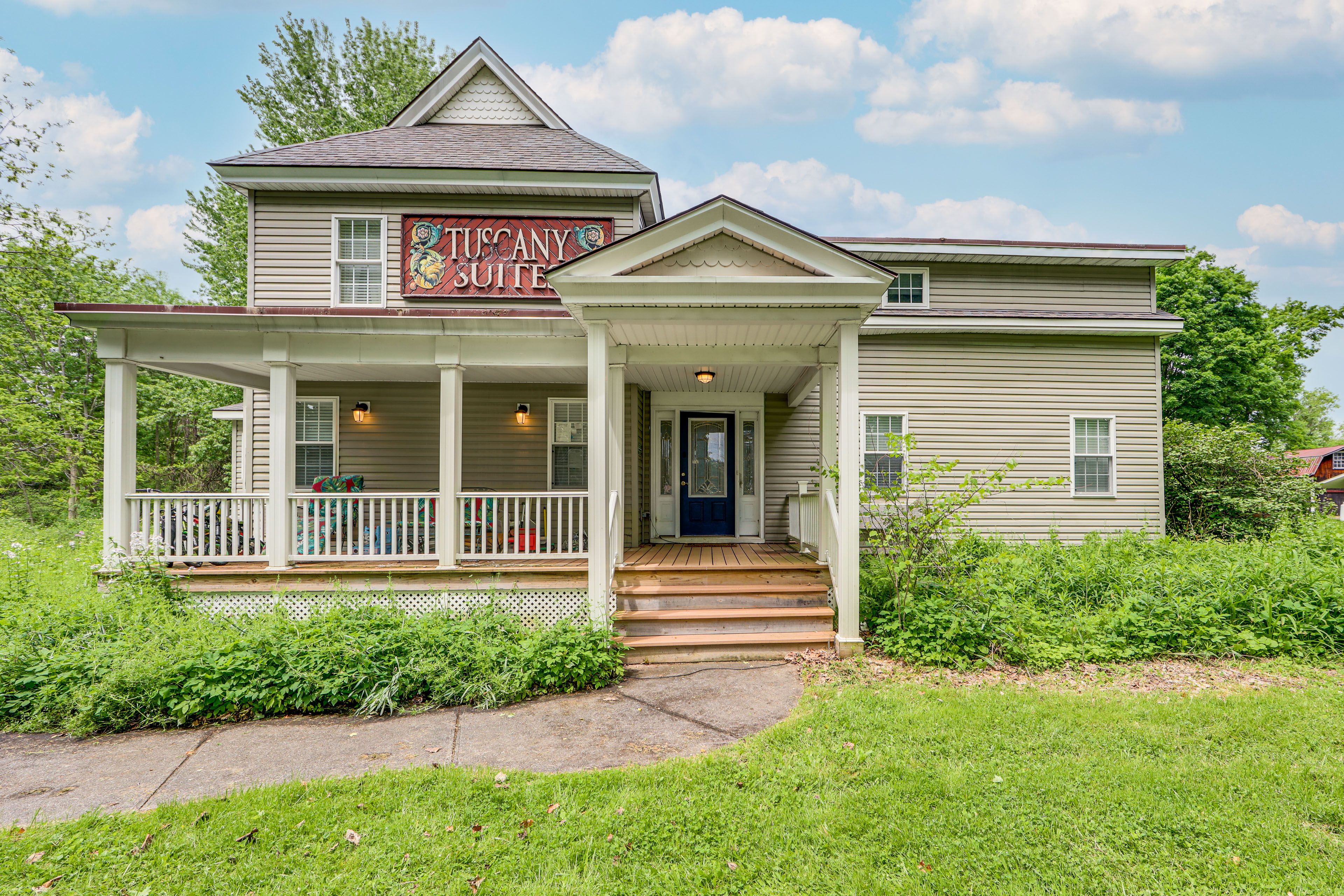 Building Exterior | 2-Story Apartment | 2nd-Floor Unit