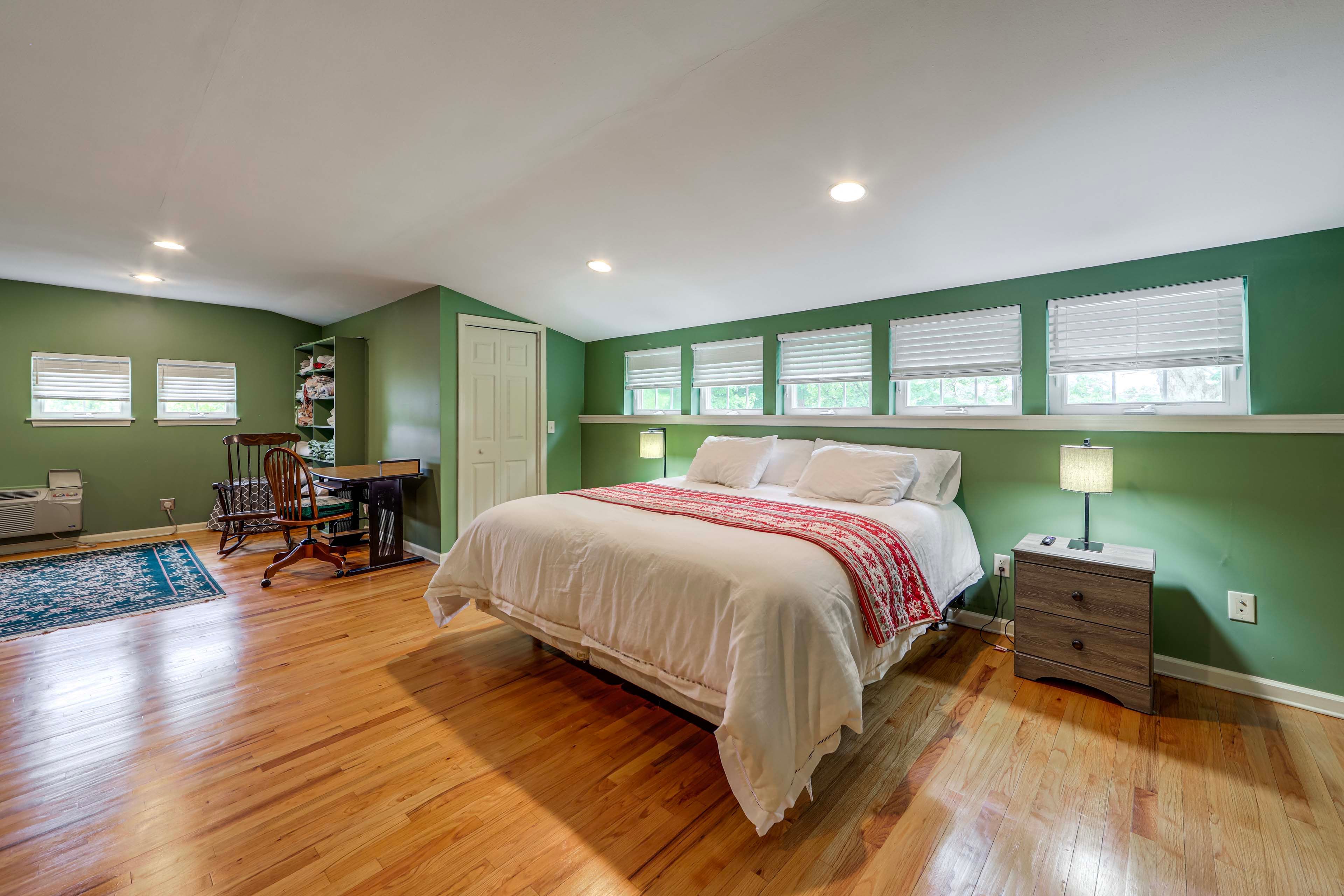 Bedroom | 1st Floor | King Bed | Desk Workspace | Linens Provided | Smart TV